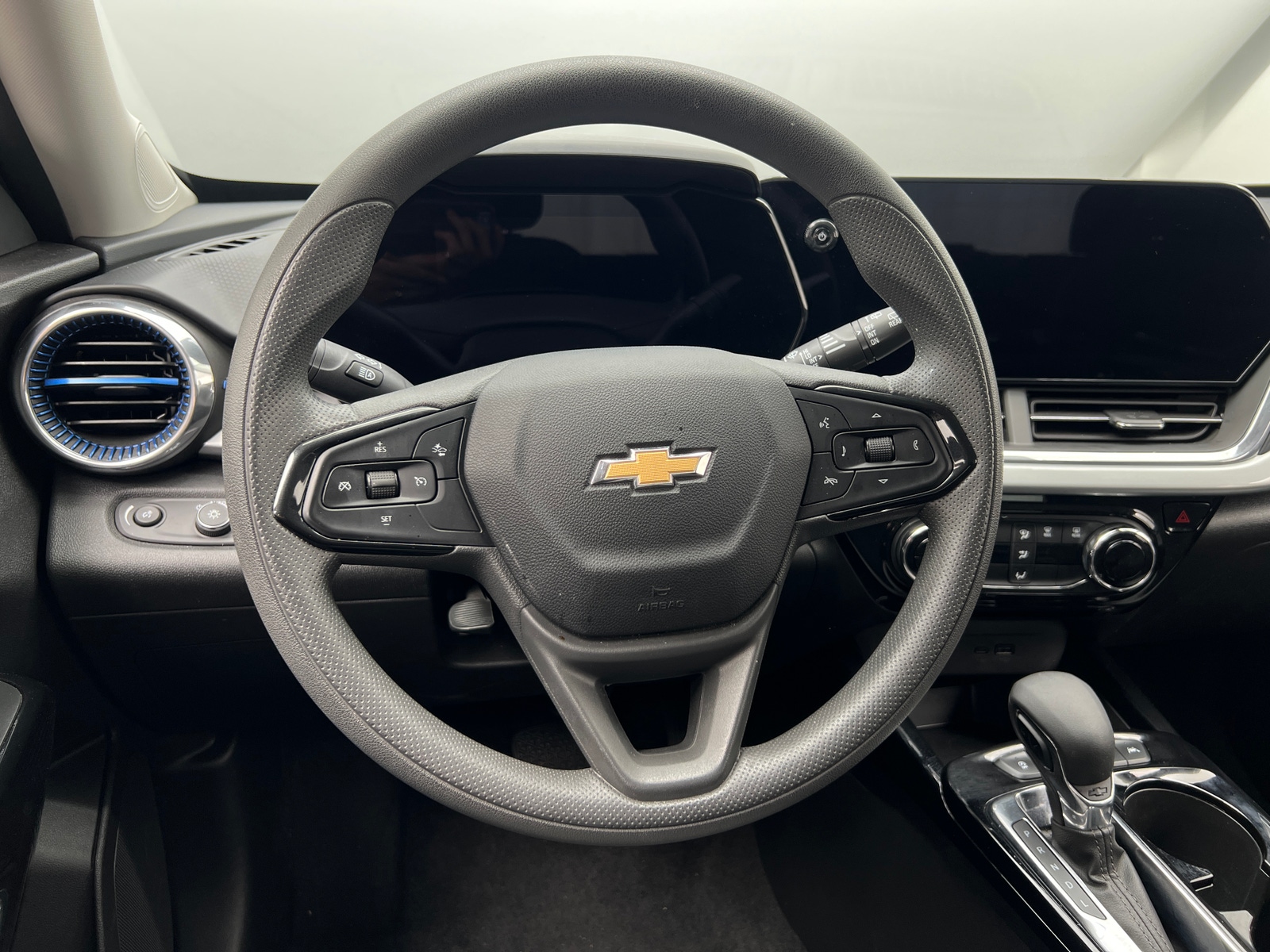Thumbnail: 2025 Chevrolet Trax - 4