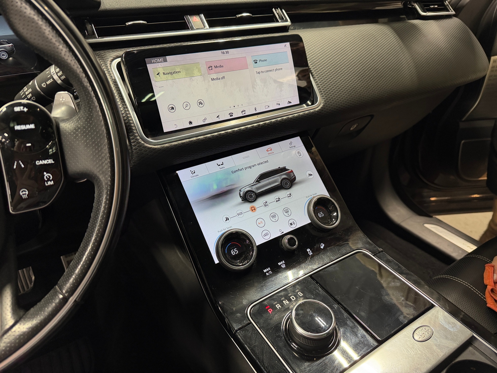 Thumbnail: 2018 Land Rover Range Rover Velar - 4