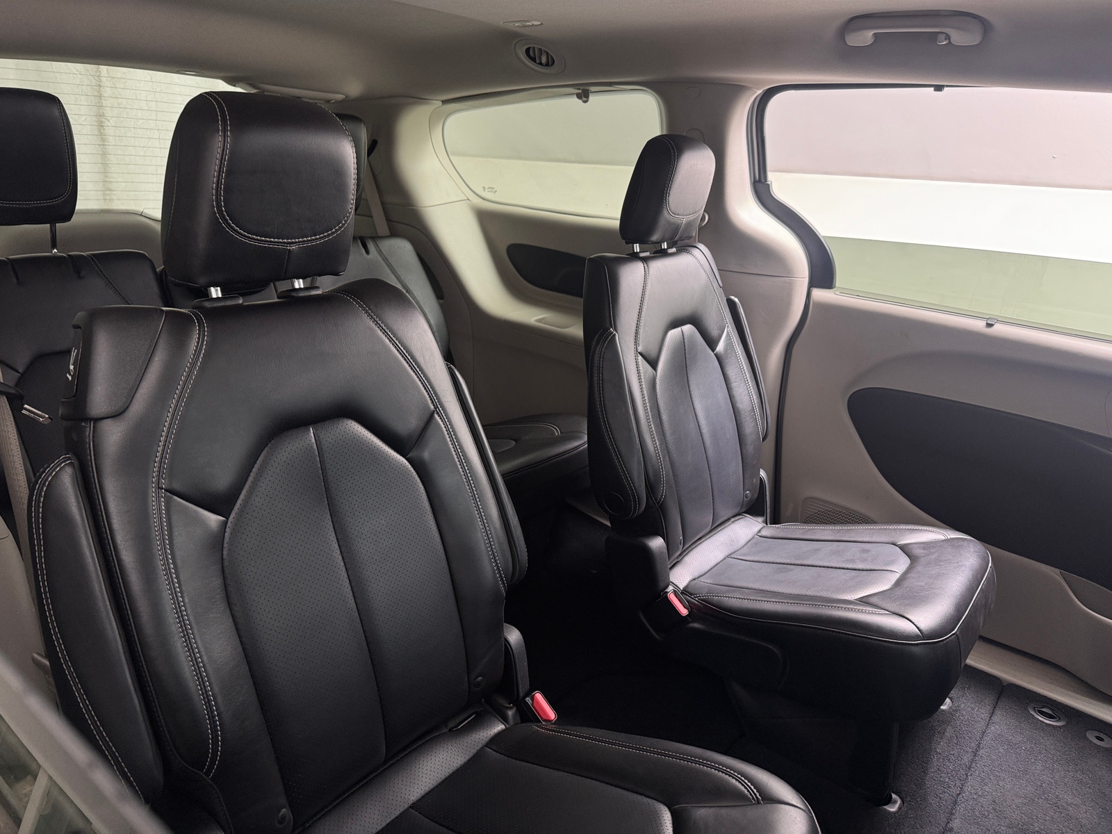 Thumbnail: 2023 Chrysler Pacifica - 5