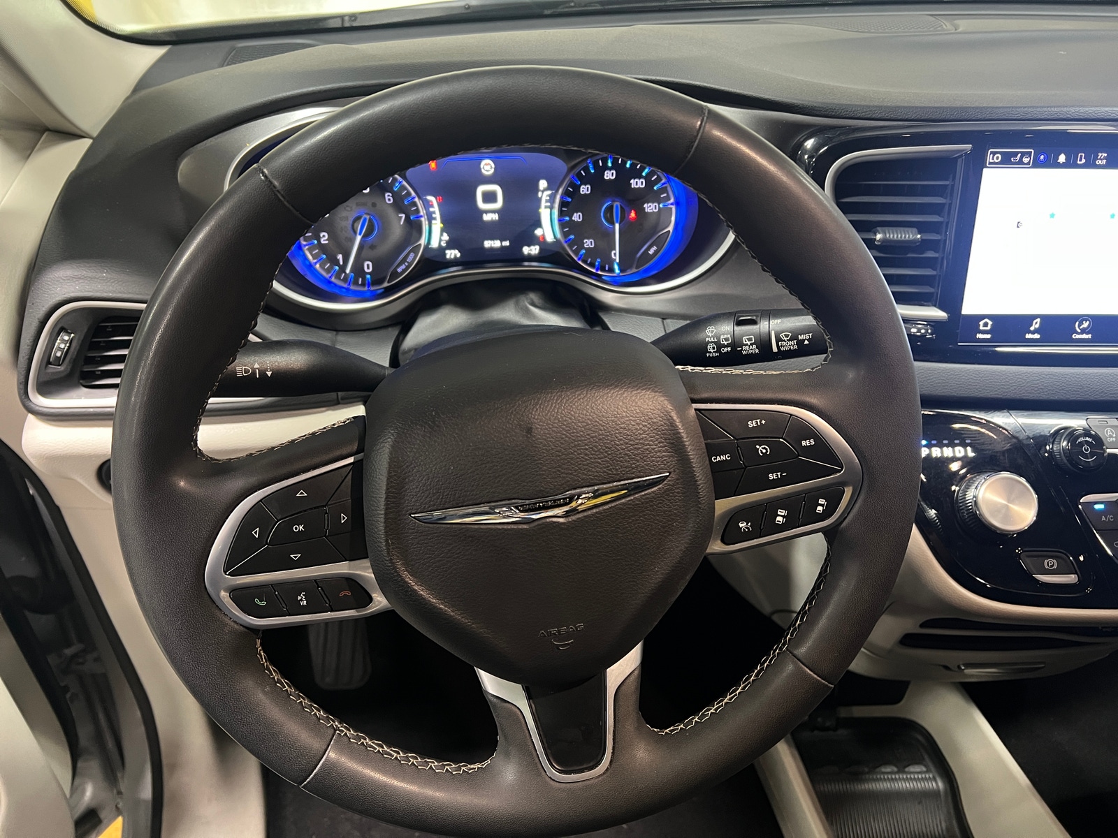 Thumbnail: 2023 Chrysler Pacifica - 4