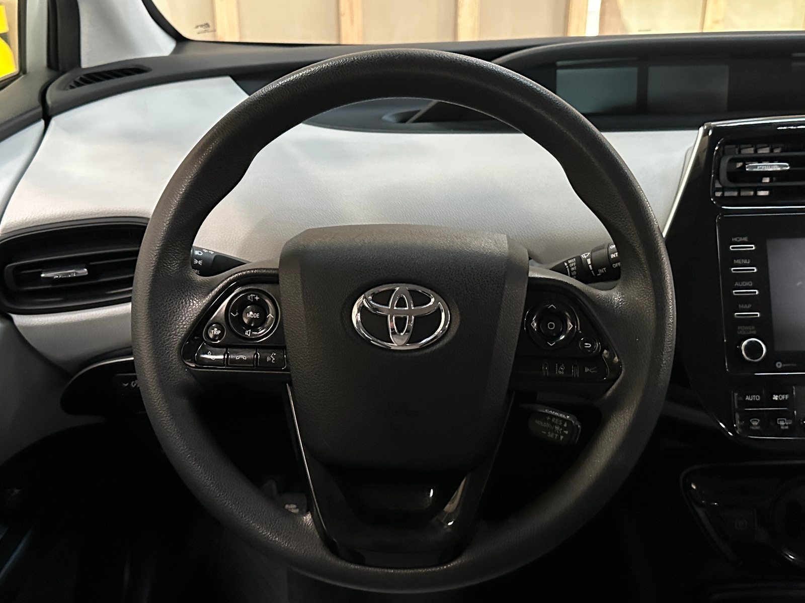 Thumbnail: 2022 Toyota Prius - 5