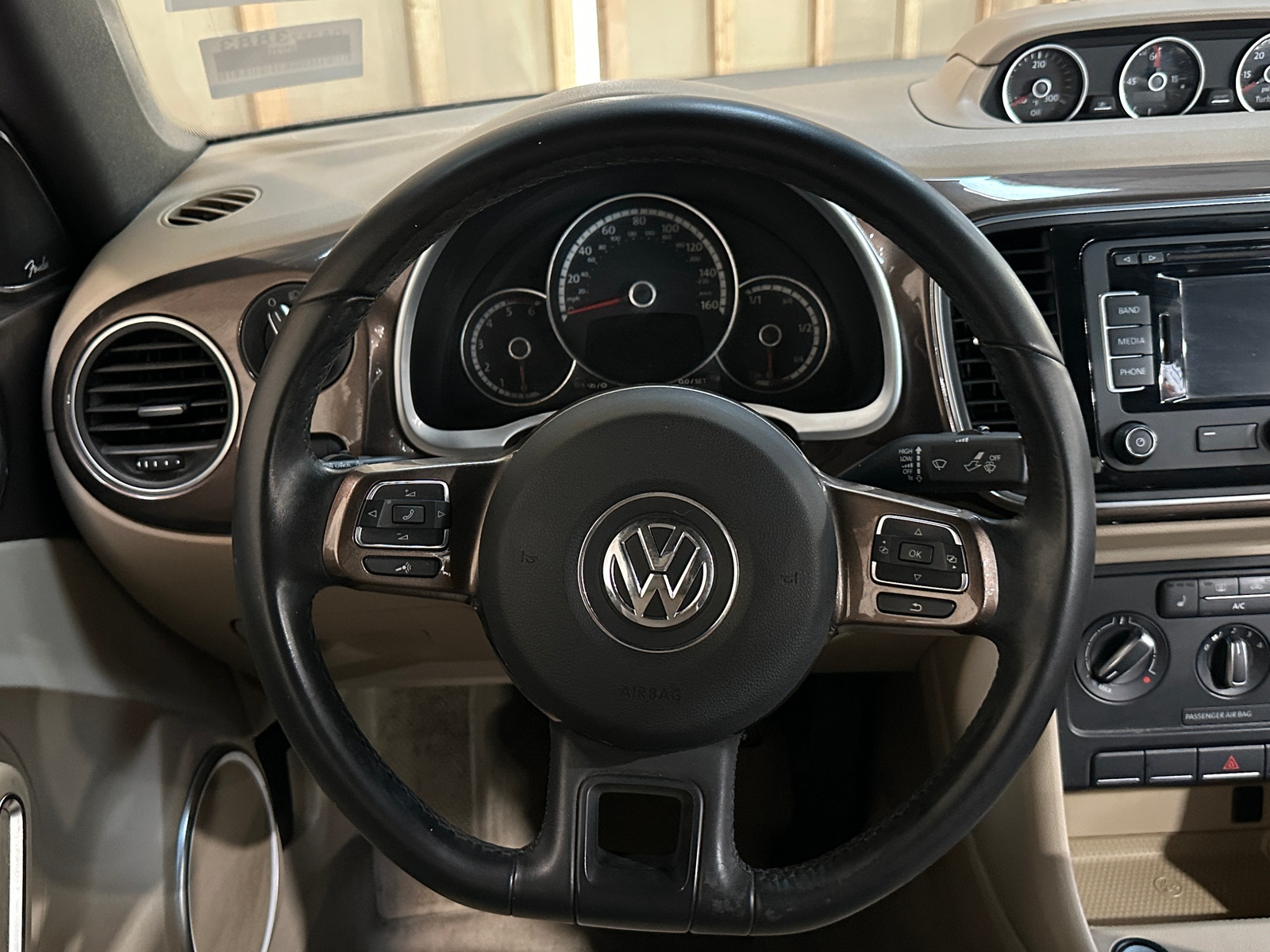 Thumbnail: 2015 Volkswagen Beetle - 4