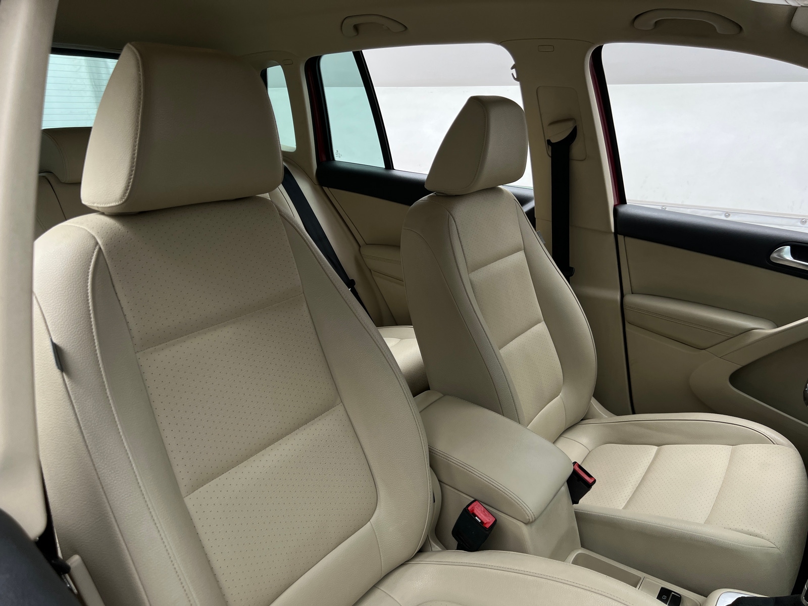 Thumbnail: 2016 Volkswagen Tiguan - 2