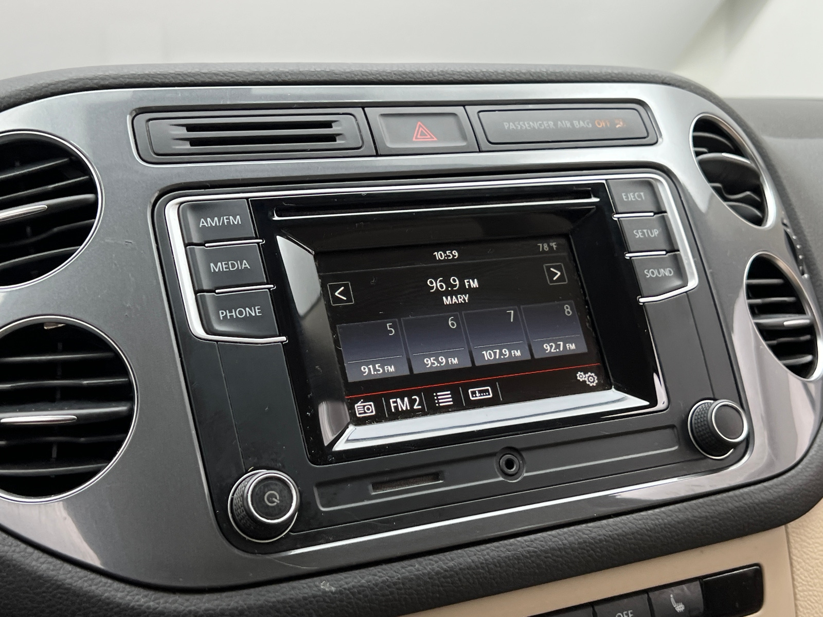 Thumbnail: 2016 Volkswagen Tiguan - 4