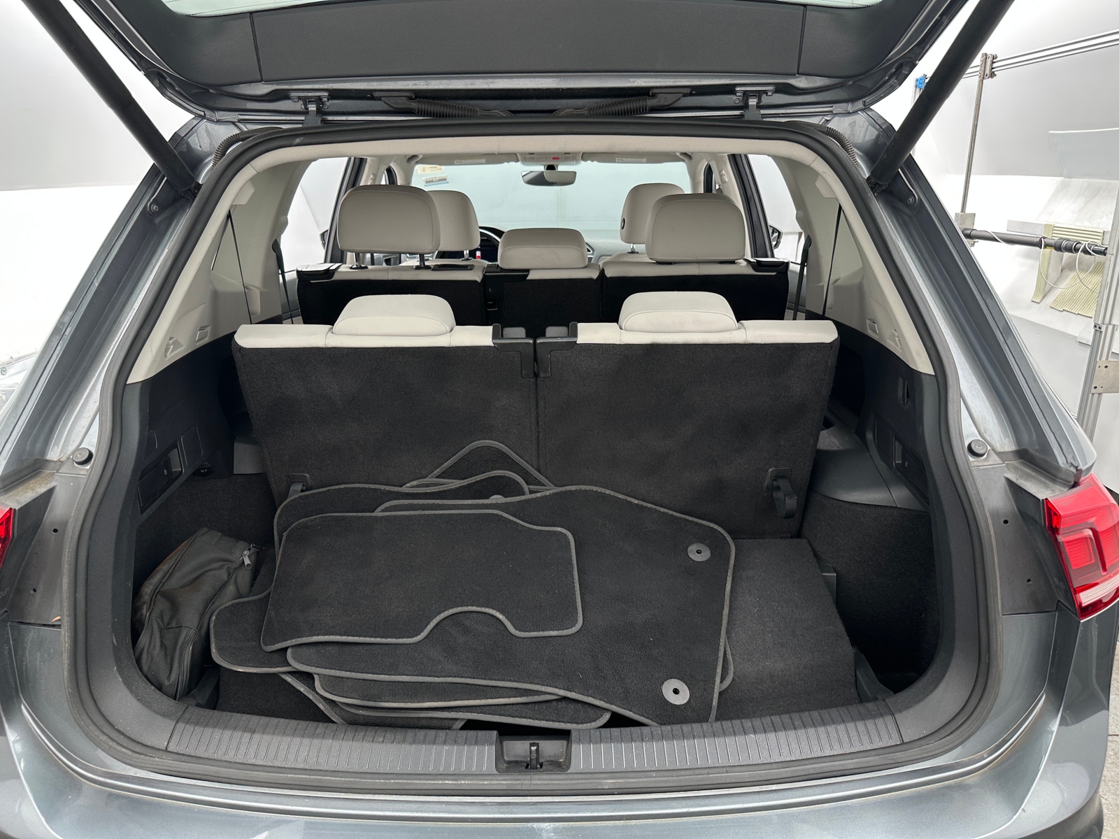 Thumbnail: 2019 Volkswagen Tiguan - 6