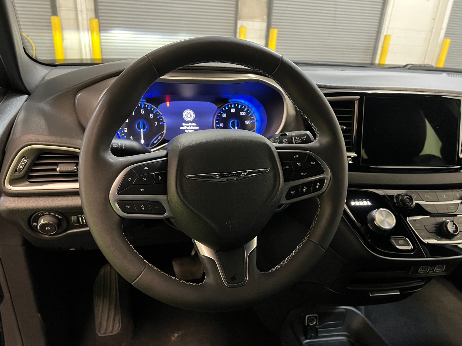 Thumbnail: 2025 Chrysler Pacifica - 4