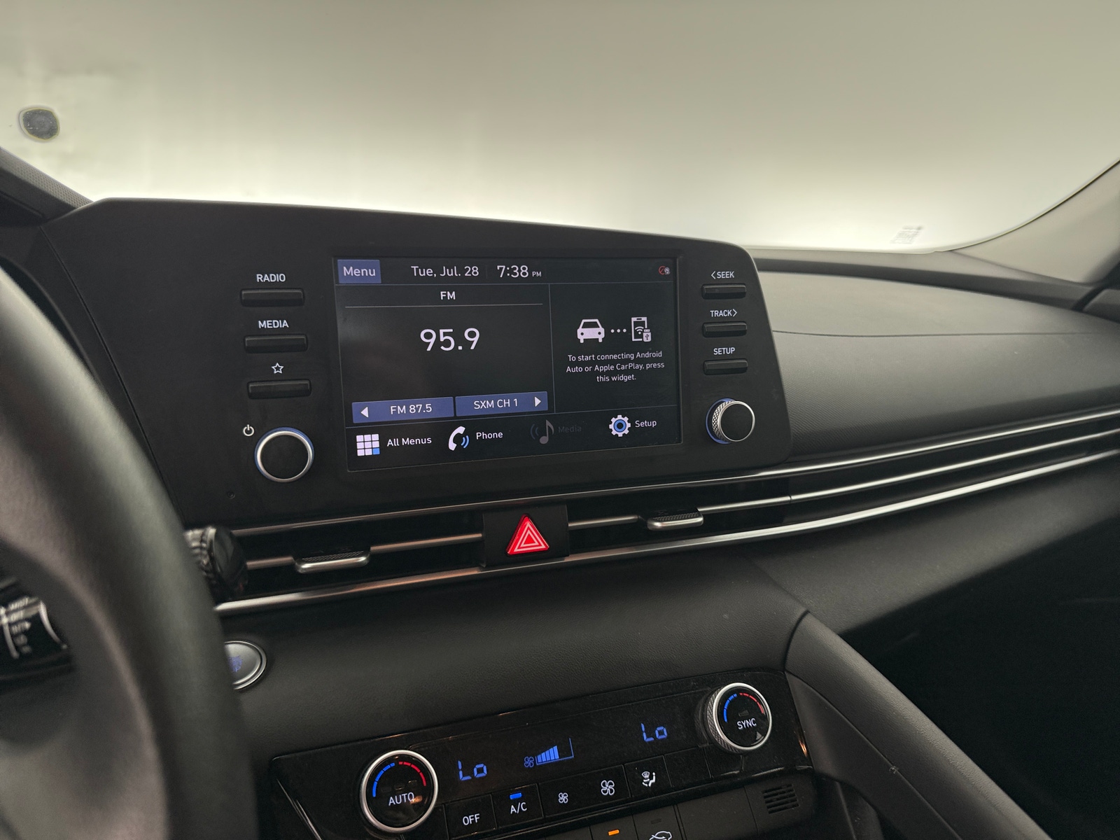 Thumbnail: 2022 Hyundai Elantra - 4