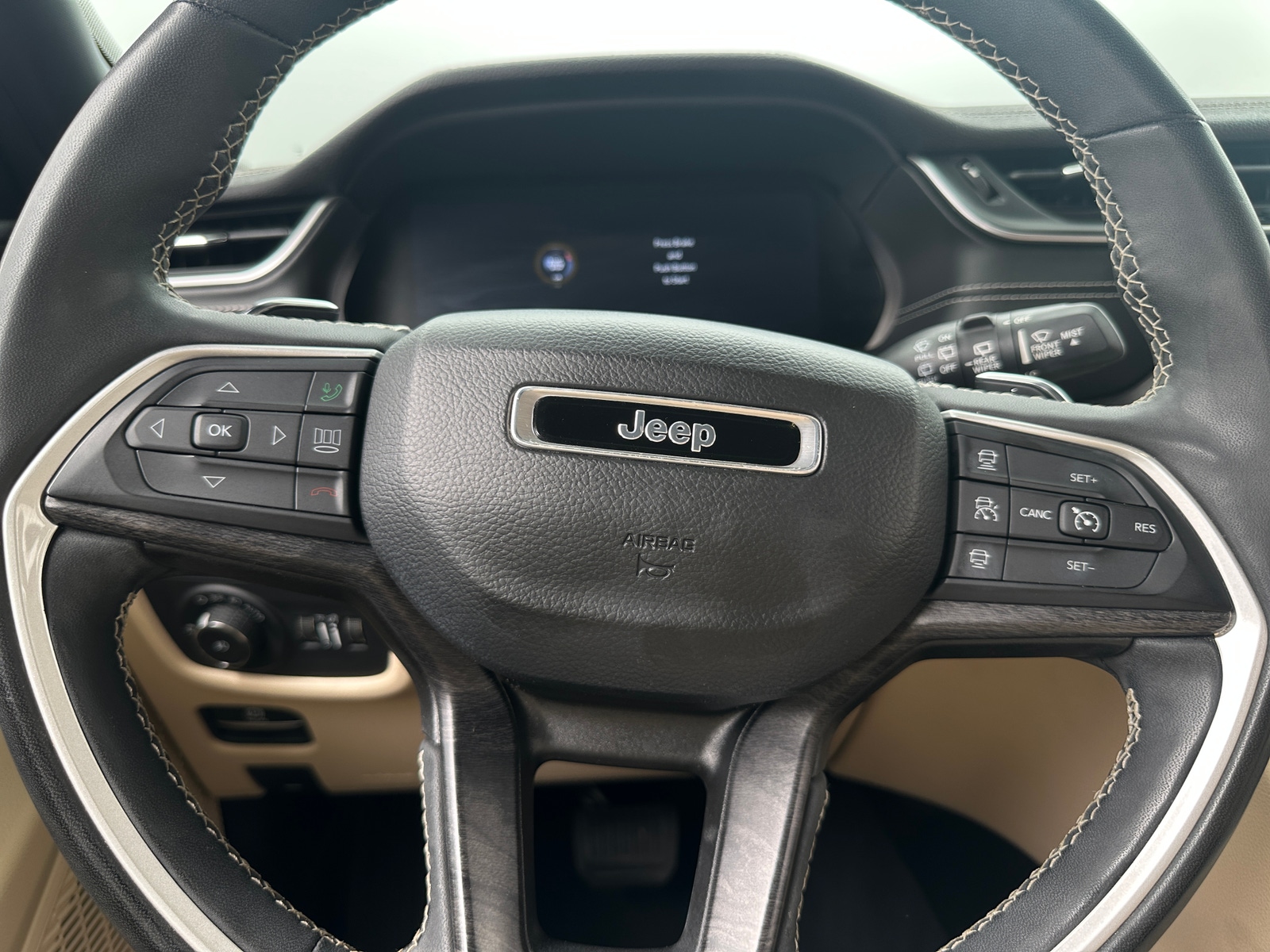 Thumbnail: 2023 Jeep Grand Cherokee L - 4