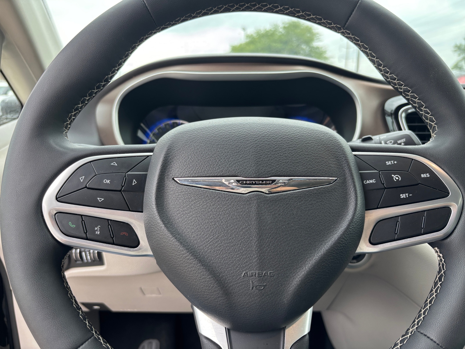 Thumbnail: 2024 Chrysler Voyager - 5