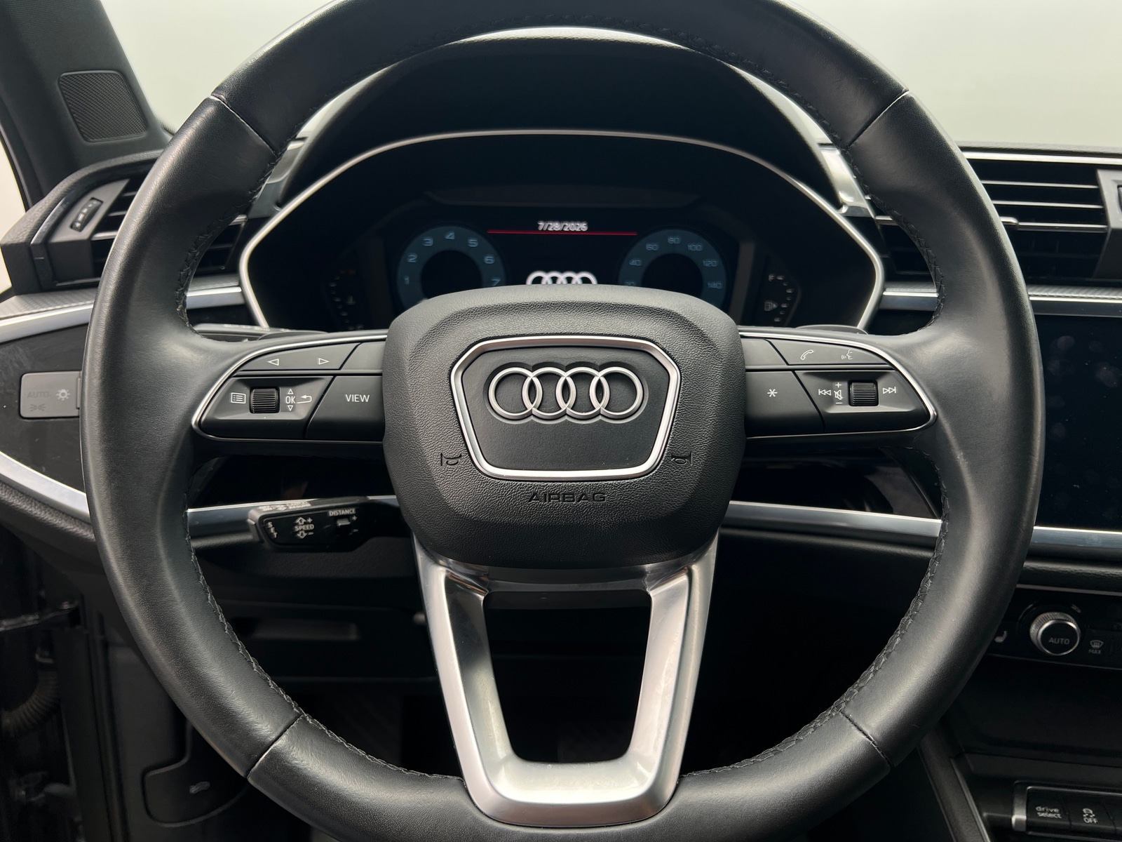 Thumbnail: 2022 Audi Q3 - 4