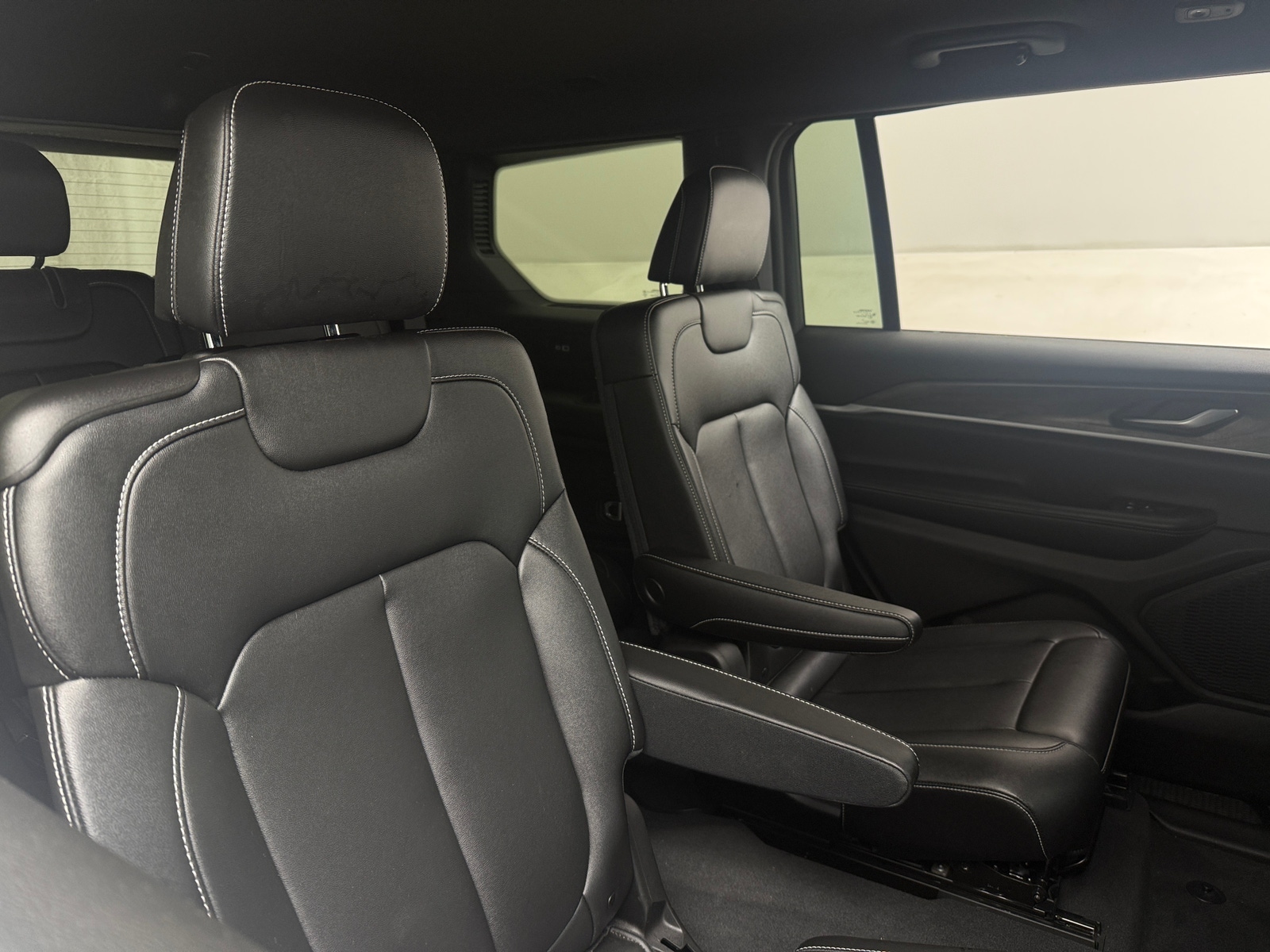Thumbnail: 2024 Jeep Grand Cherokee L - 5