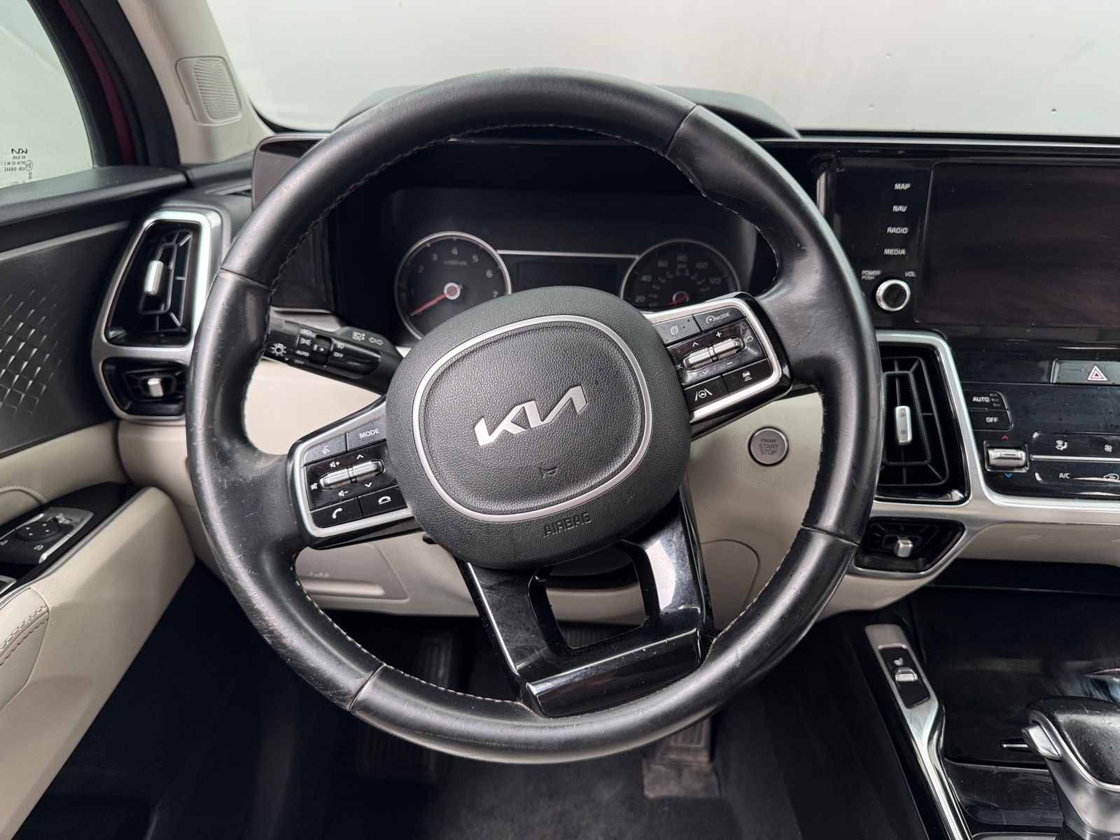 Thumbnail: 2022 Kia Sorento - 4