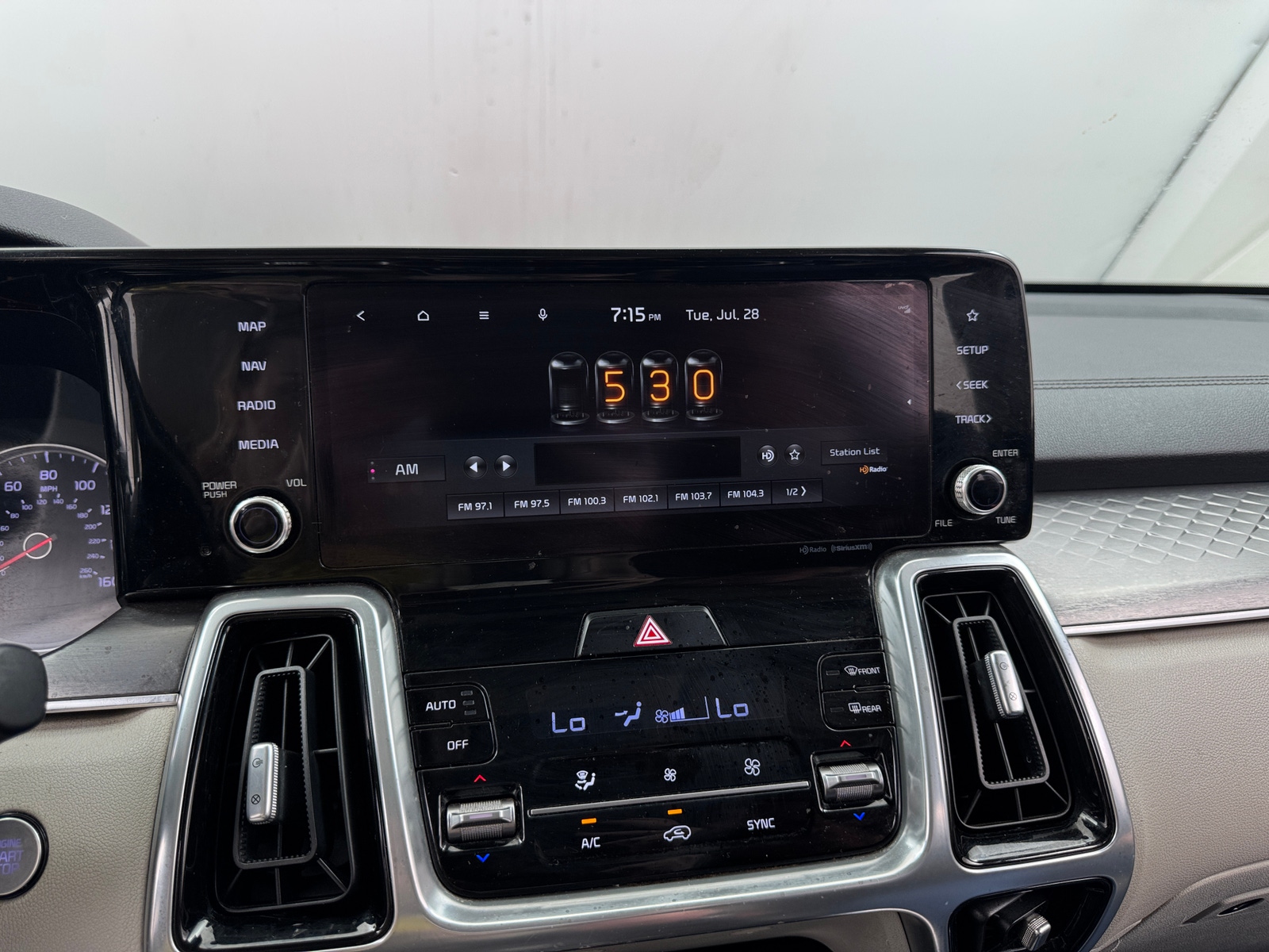 Thumbnail: 2022 Kia Sorento - 3