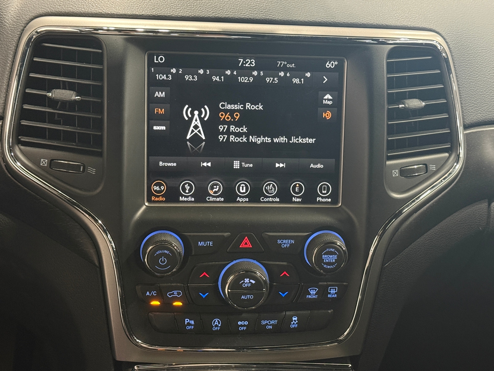 Thumbnail: 2018 Jeep Grand Cherokee - 3
