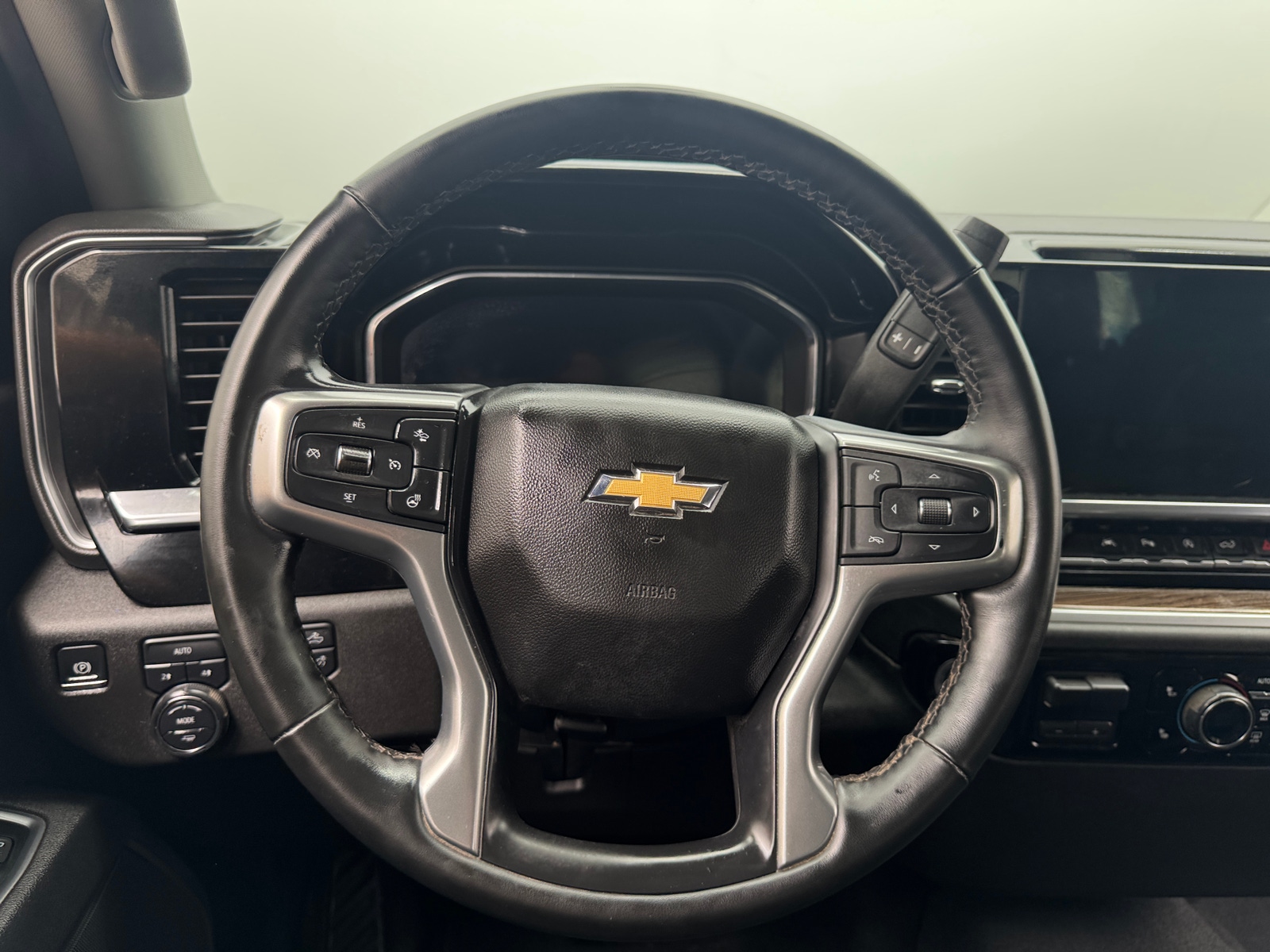 Thumbnail: 2025 Chevrolet Silverado 1500 - 5