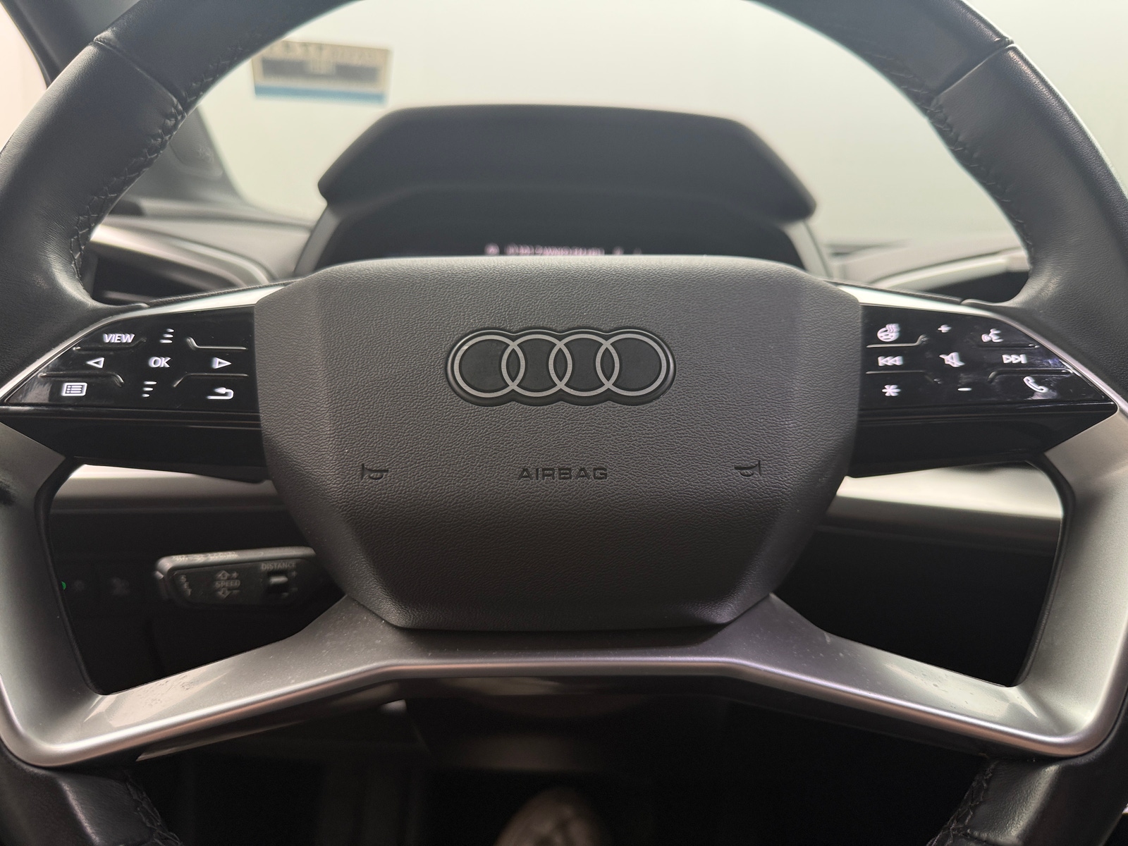 Thumbnail: 2022 Audi Q4 e-tron - 4