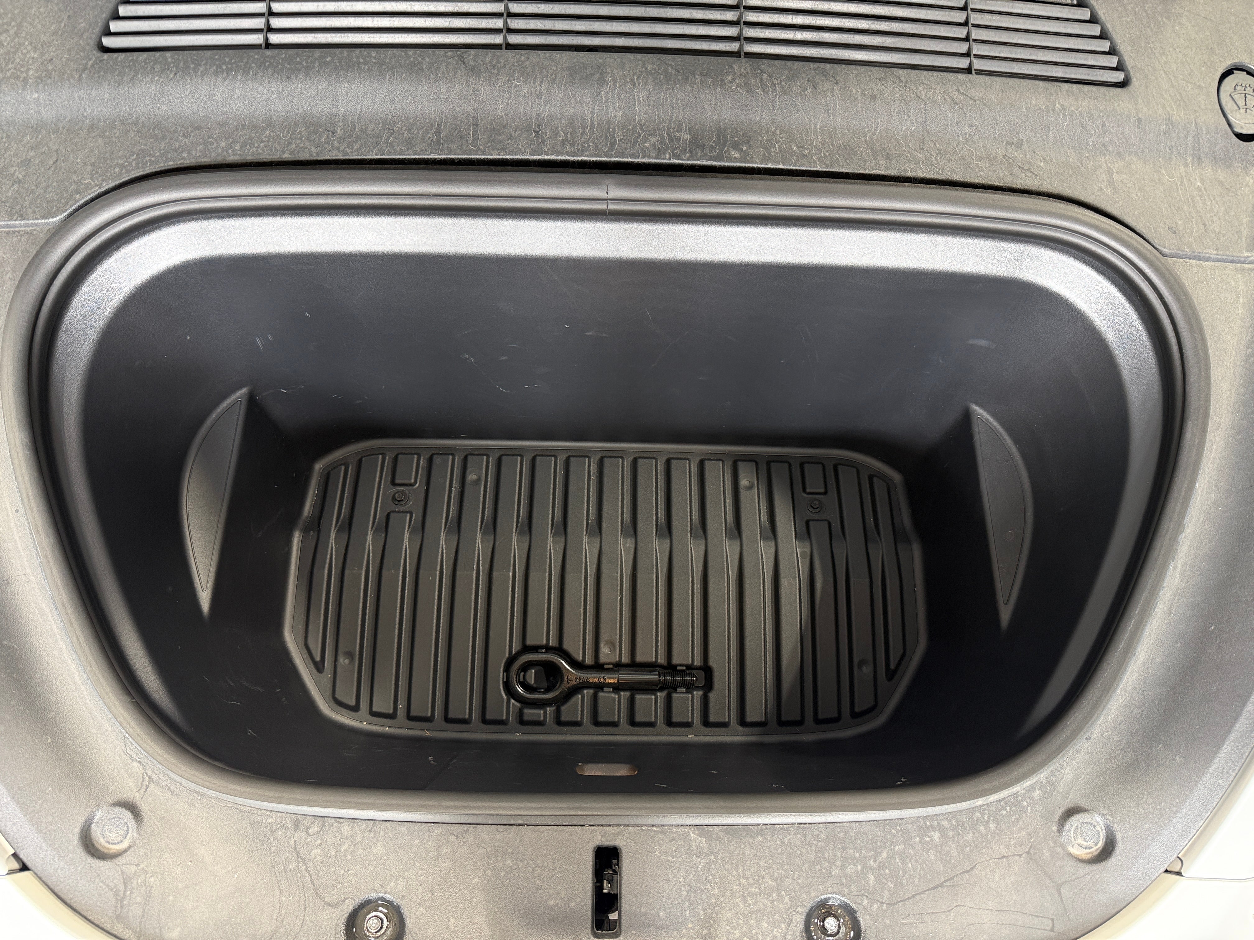 Used 2022 Tesla Model Y Long Range with VIN 7SAYGDEE0NA011860 for sale in Pewaukee, WI