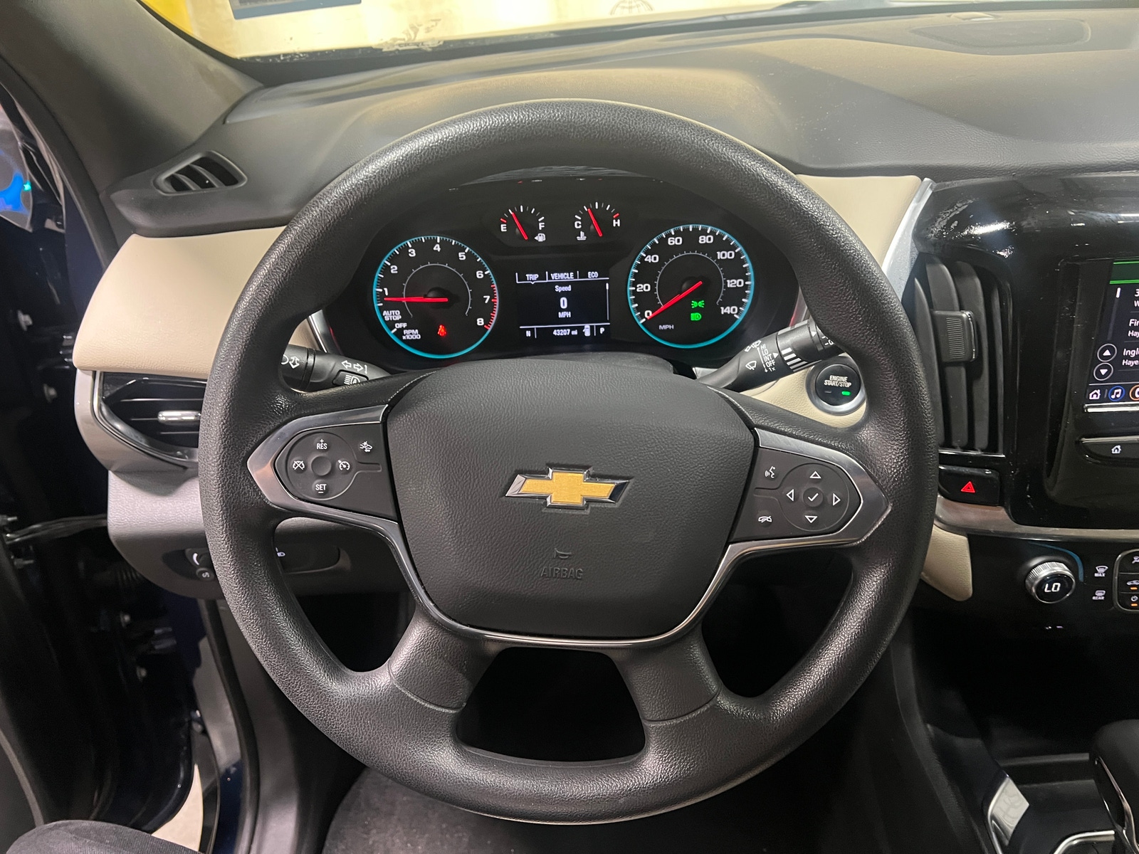 Thumbnail: 2022 Chevrolet Traverse - 5
