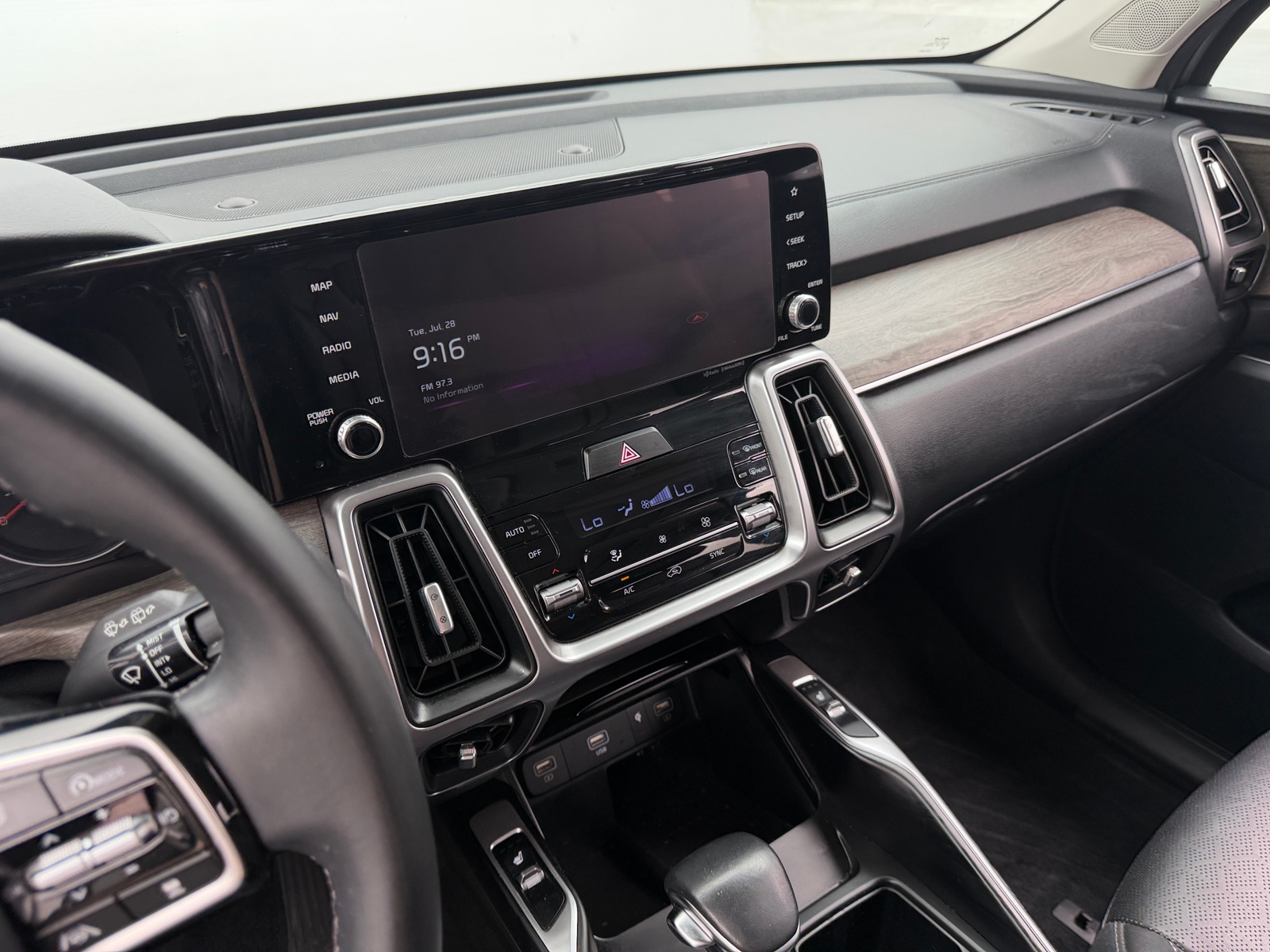 Thumbnail: 2023 Kia Sorento - 3