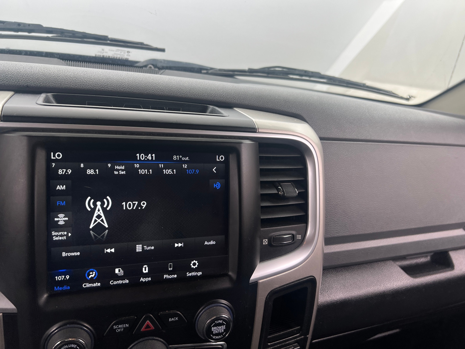 Thumbnail: 2019 RAM 1500 Classic - 4