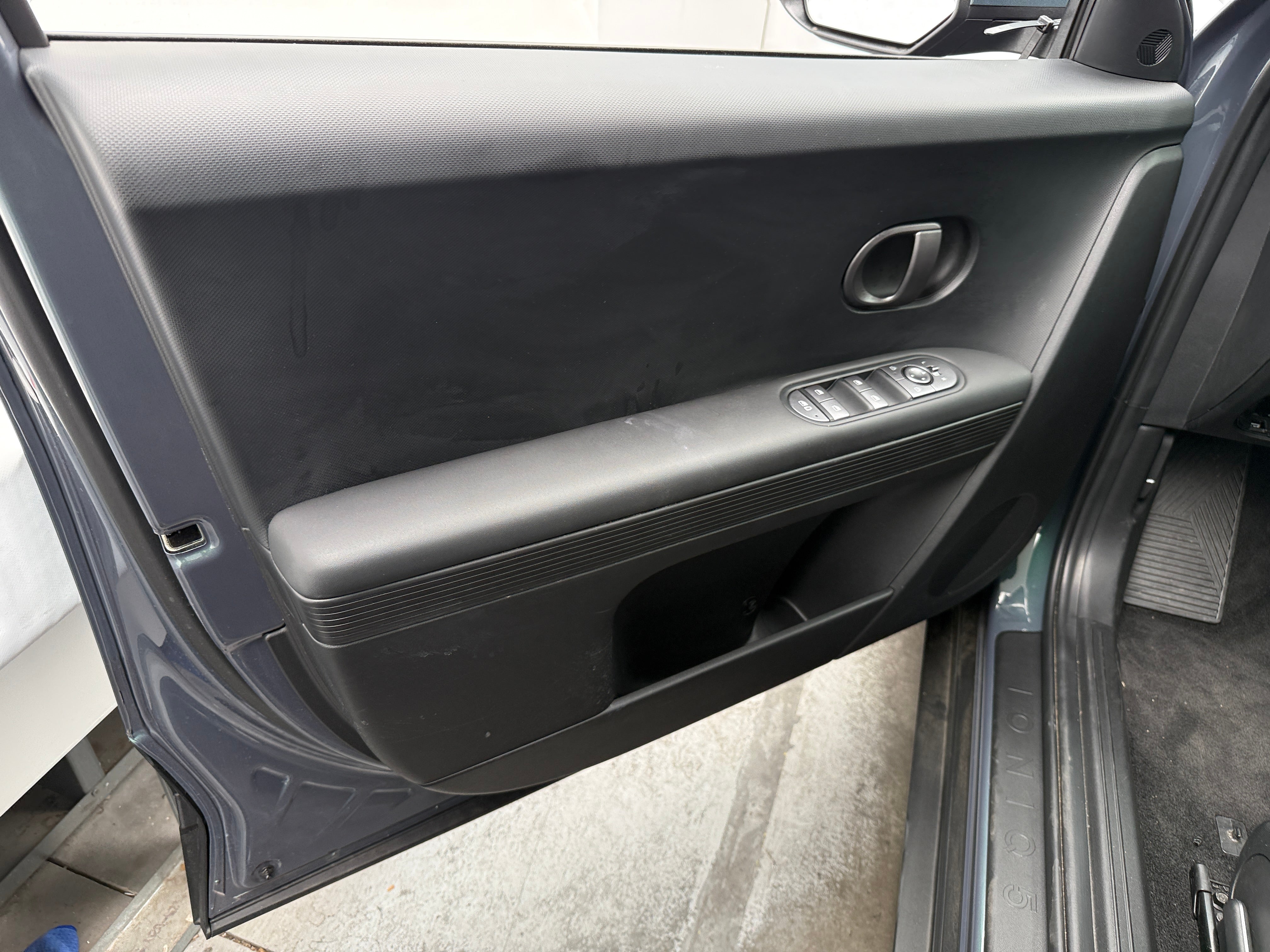 Used 2025 Hyundai IONIQ 5 SE with VIN 7YAKM4DA5SY040398 for sale in Auburn, WA