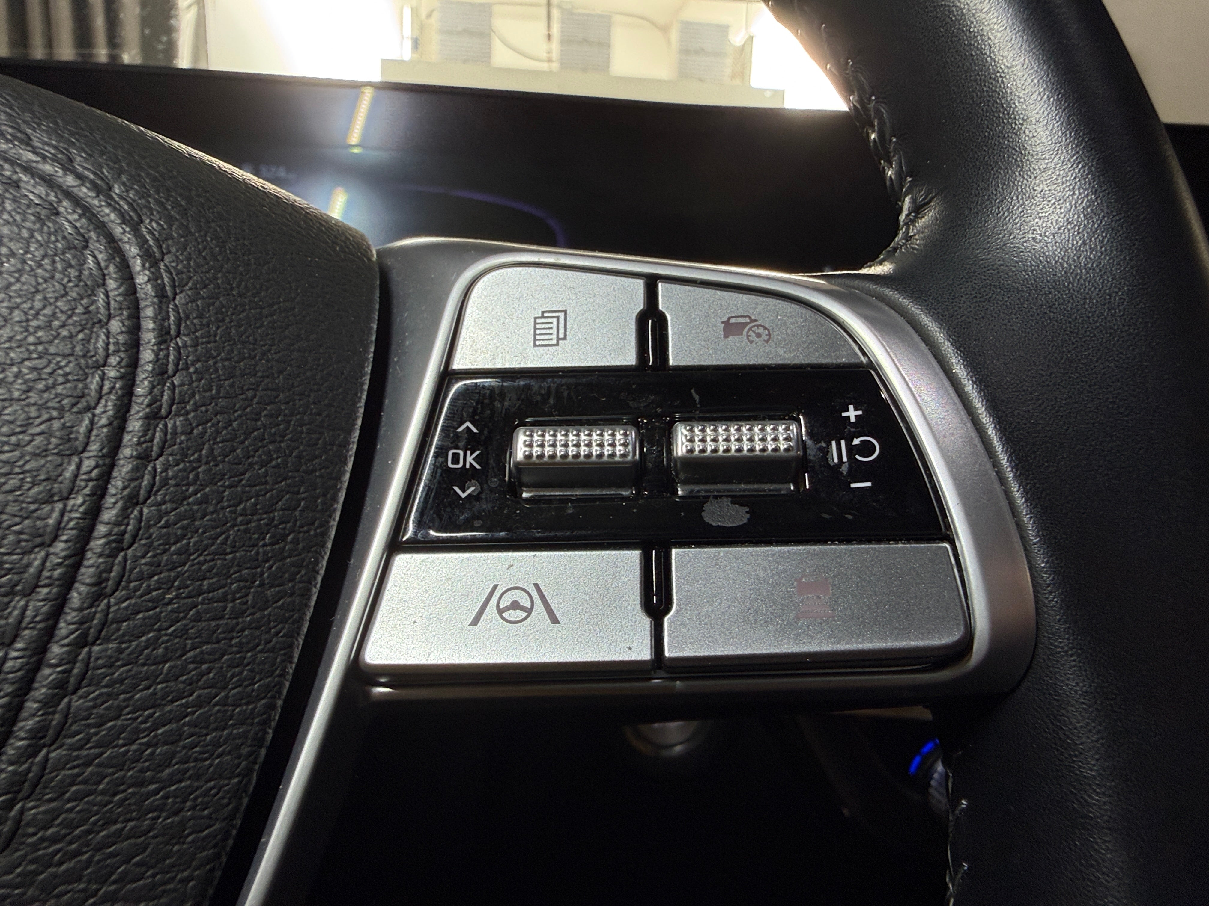 2025 Kia Telluride S - Photo 17
