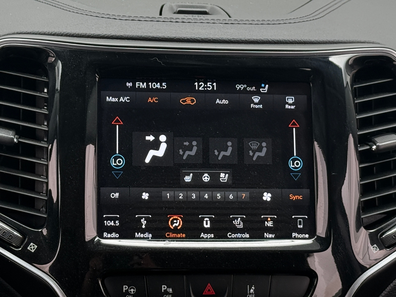 Thumbnail: 2019 Jeep Cherokee - 3