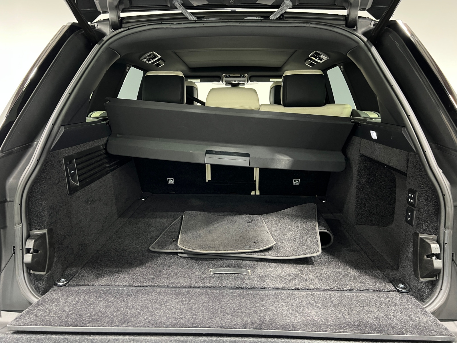Thumbnail: 2022 Land Rover Range Rover - 6