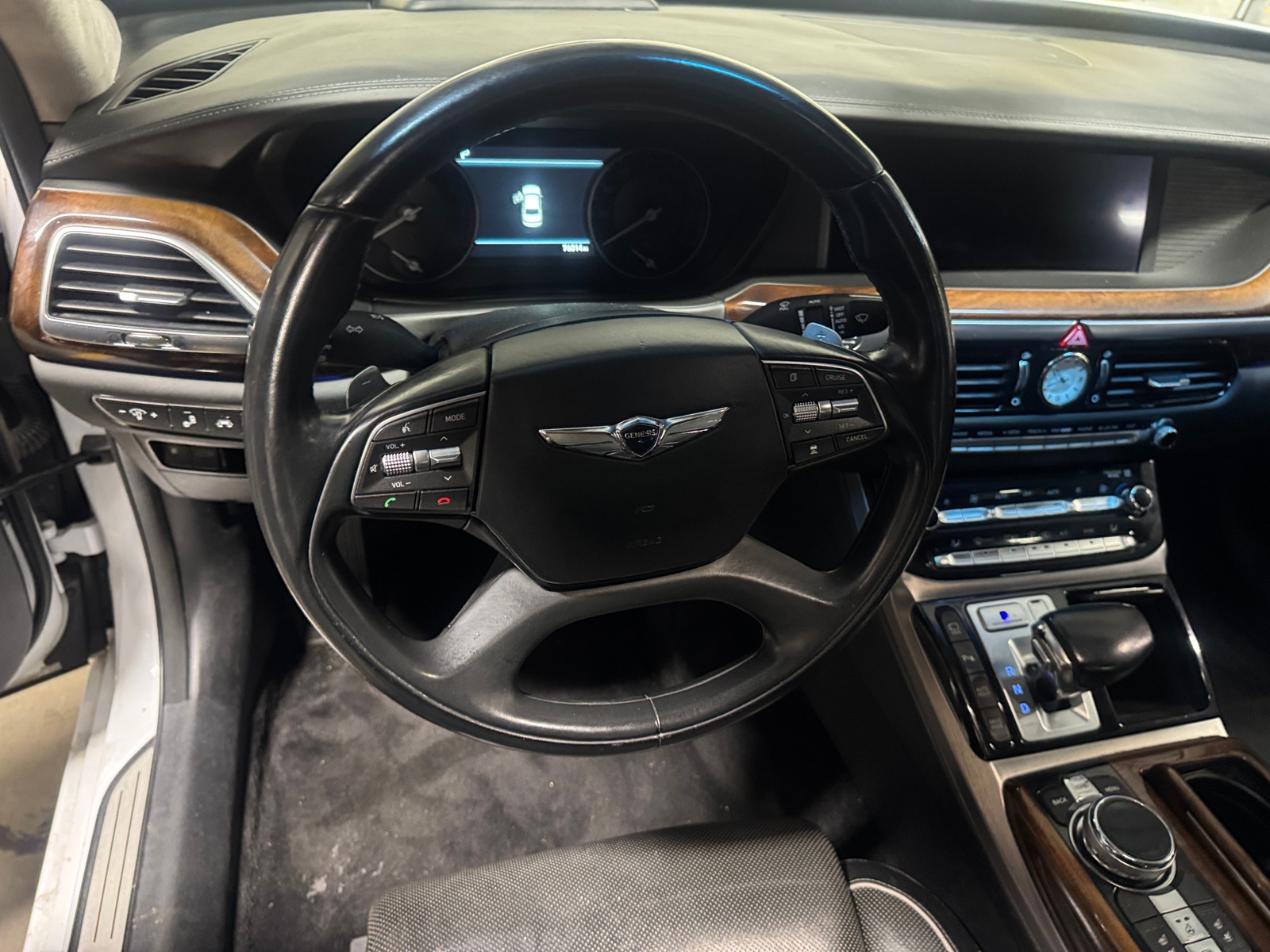 Thumbnail: 2017 Genesis G90 - 4