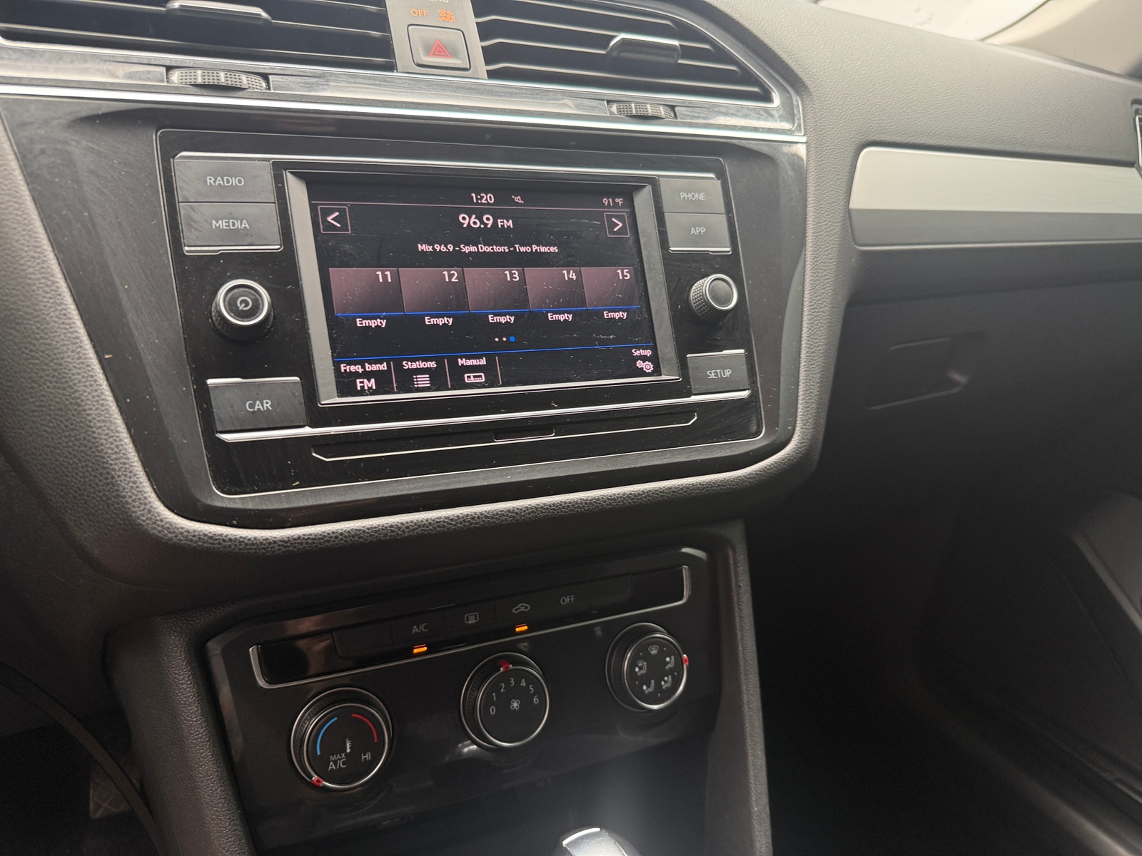 Thumbnail: 2019 Volkswagen Tiguan - 4