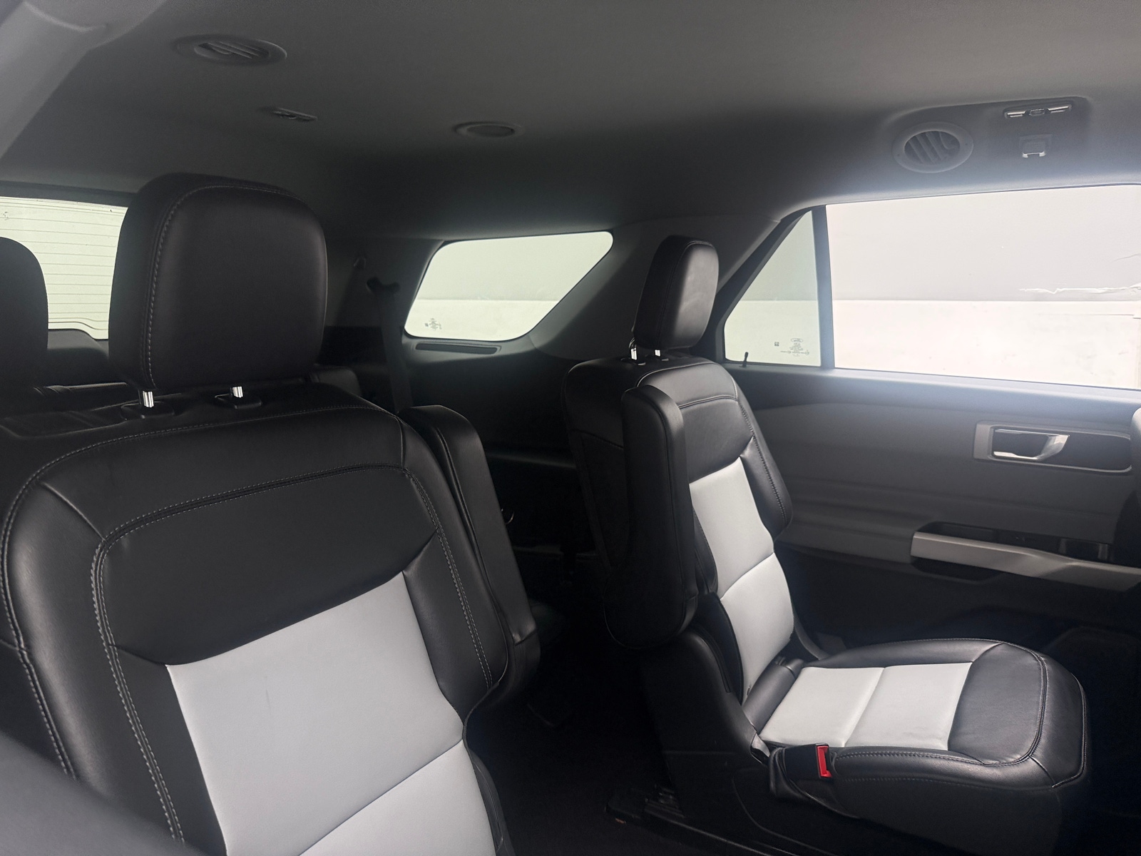 Thumbnail: 2022 Ford Explorer - 5