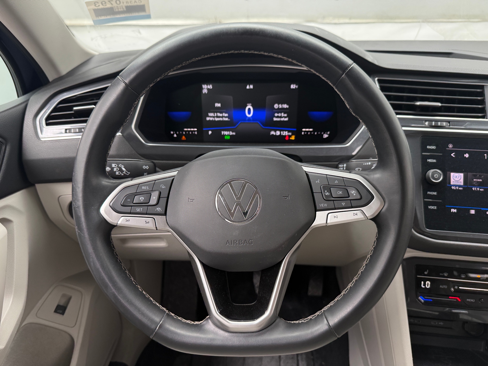 Thumbnail: 2022 Volkswagen Tiguan - 4