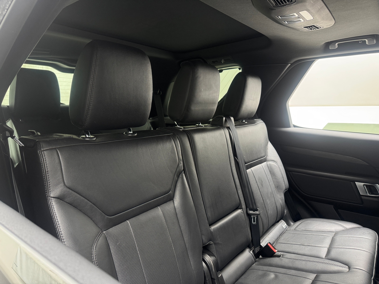 Thumbnail: 2018 Land Rover Discovery - 5