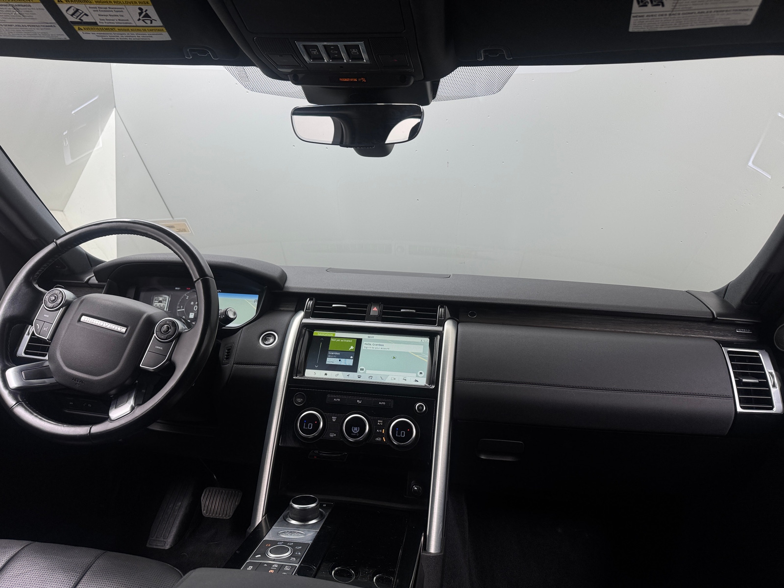 Thumbnail: 2018 Land Rover Discovery - 2
