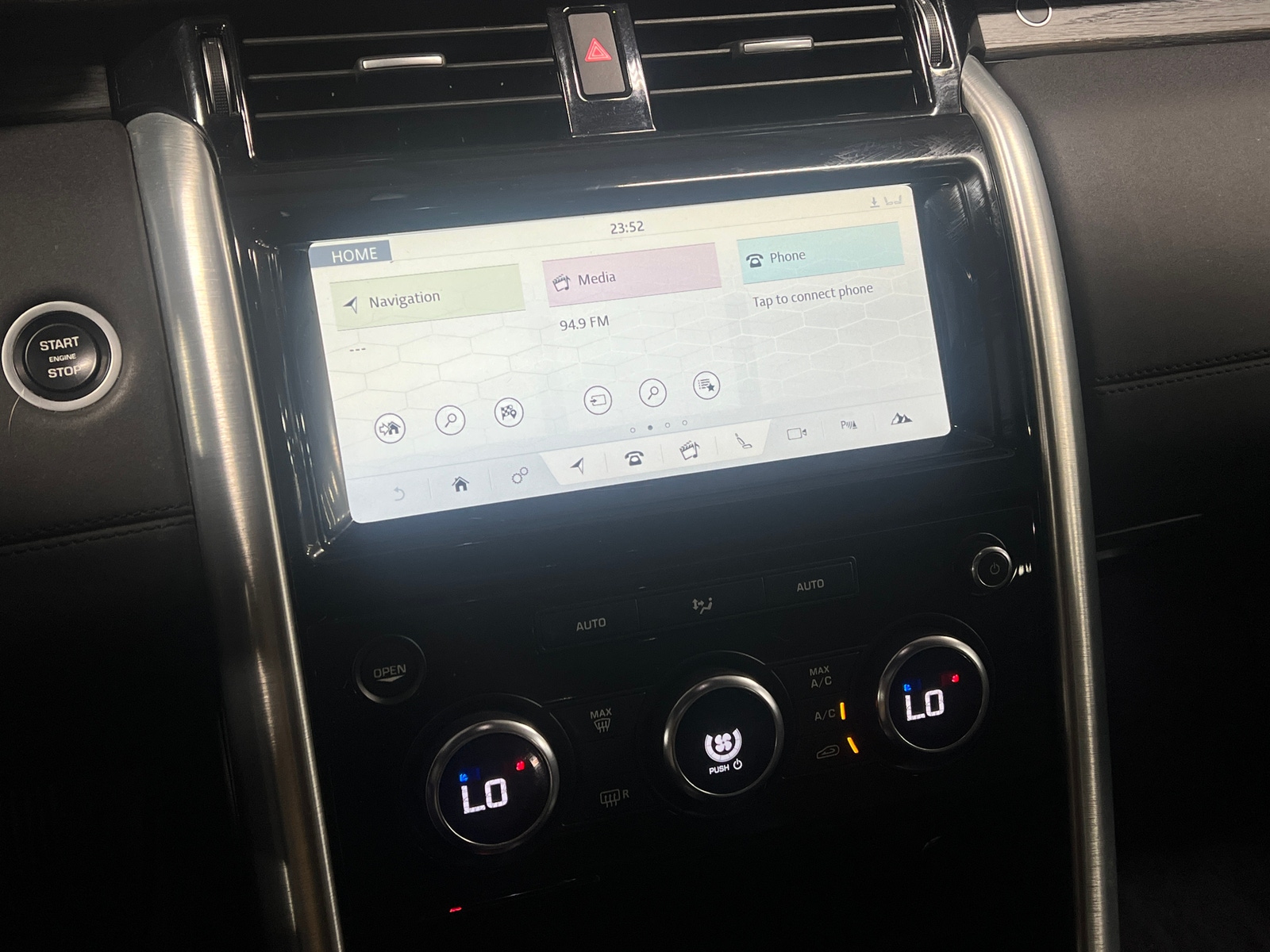Thumbnail: 2018 Land Rover Discovery - 3
