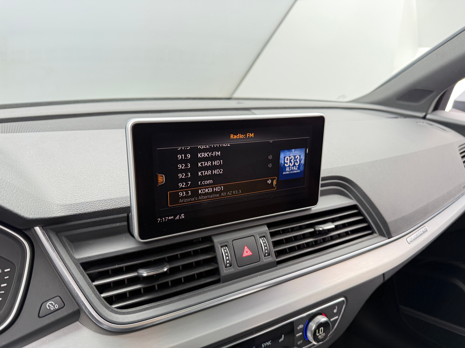 Thumbnail: 2020 Audi SQ5 - 3