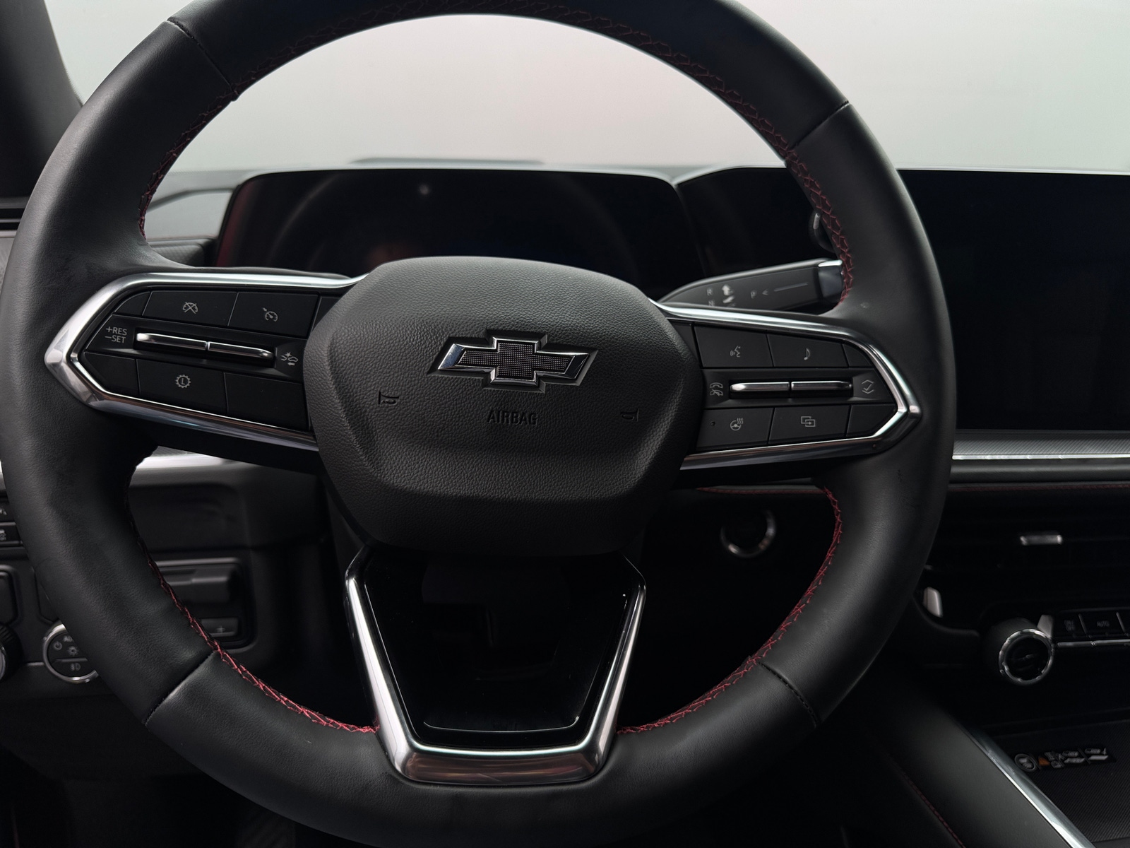 Thumbnail: 2025 Chevrolet Suburban - 4