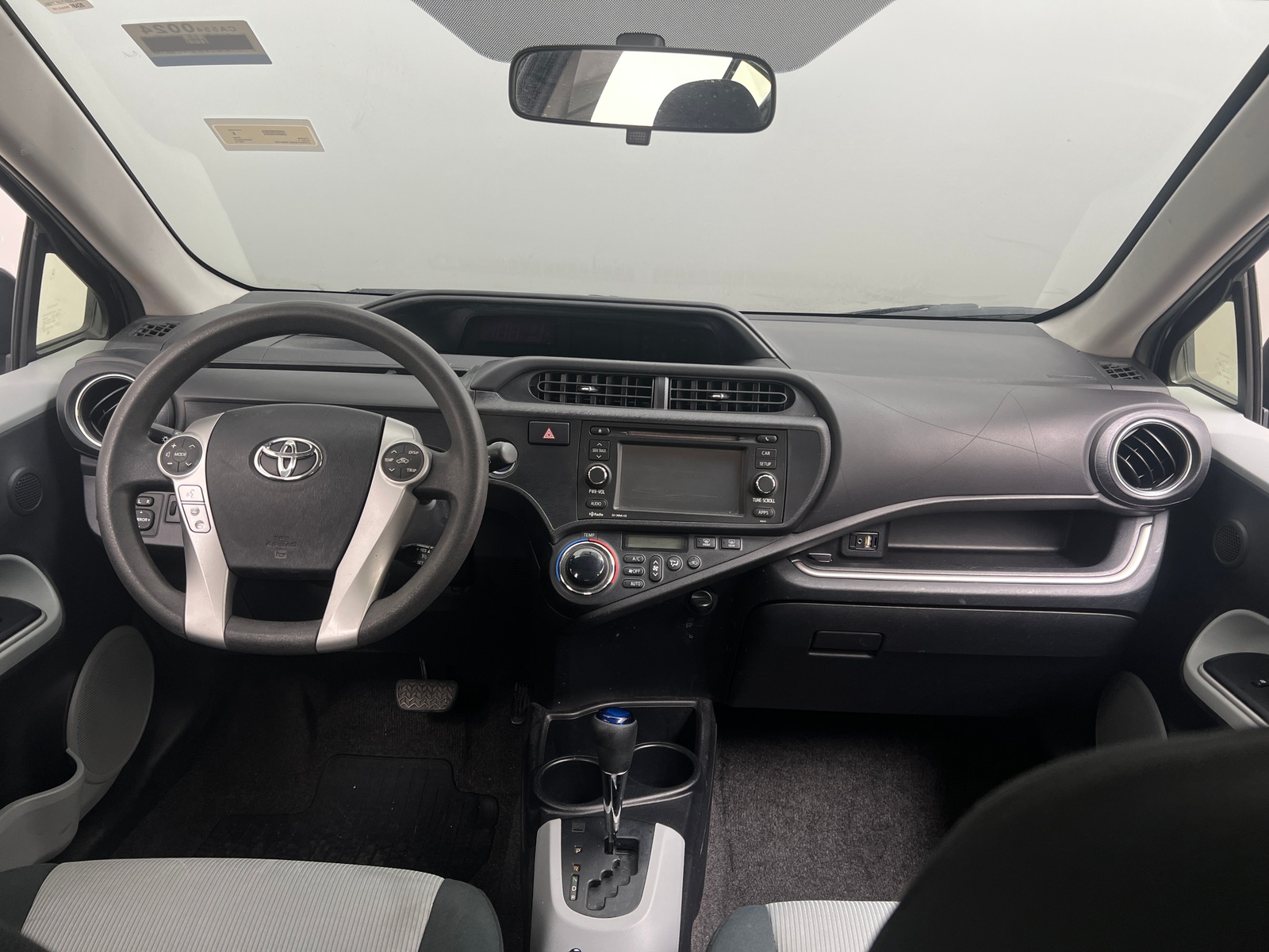 Thumbnail: 2014 Toyota Prius c - 3
