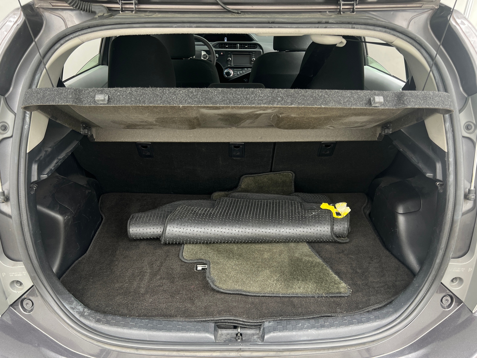 Thumbnail: 2014 Toyota Prius c - 7