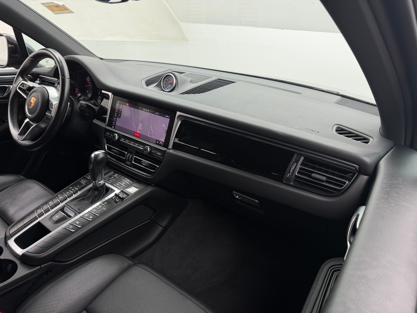 Thumbnail: 2021 Porsche Macan - 2