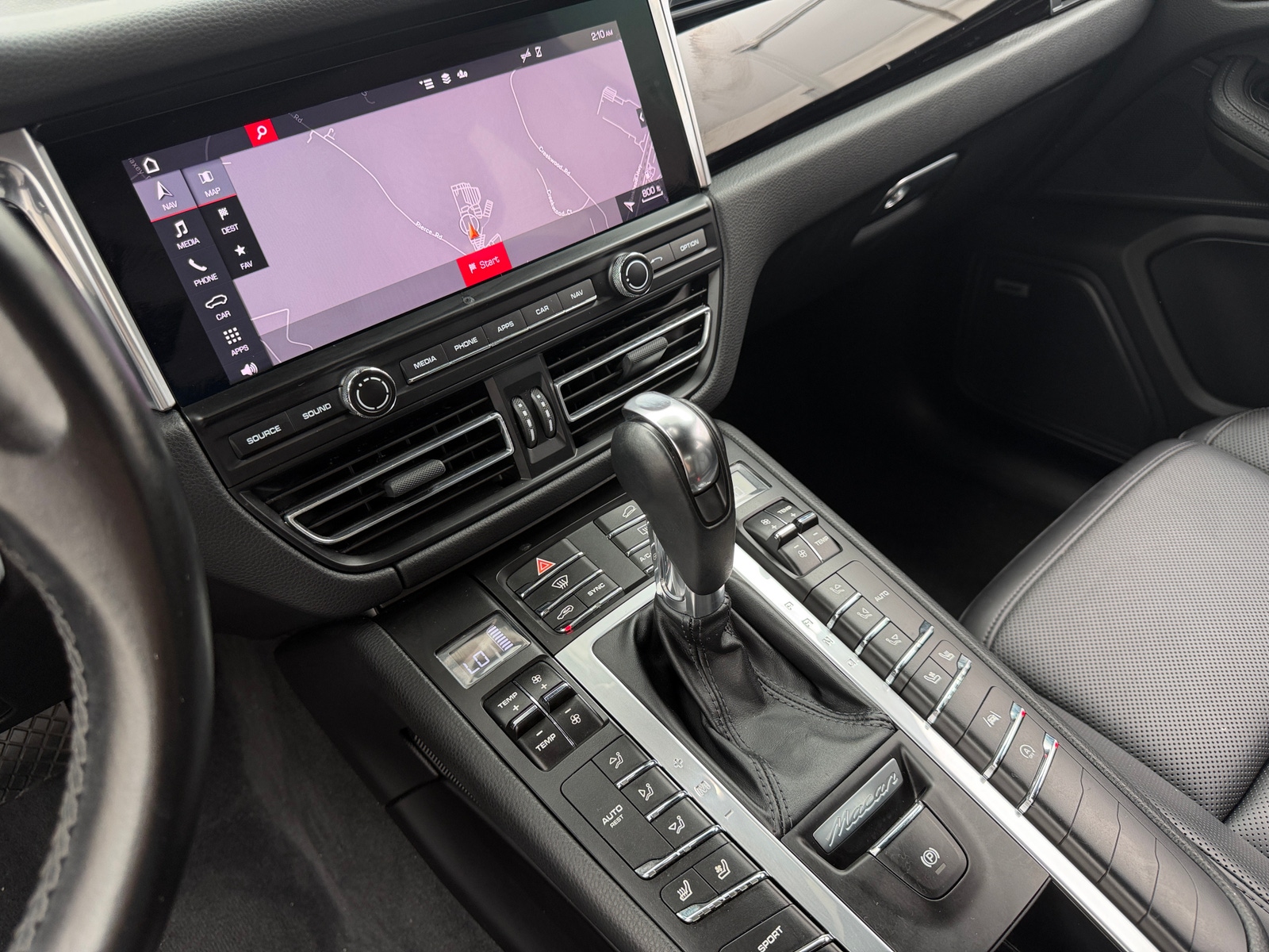 Thumbnail: 2021 Porsche Macan - 3