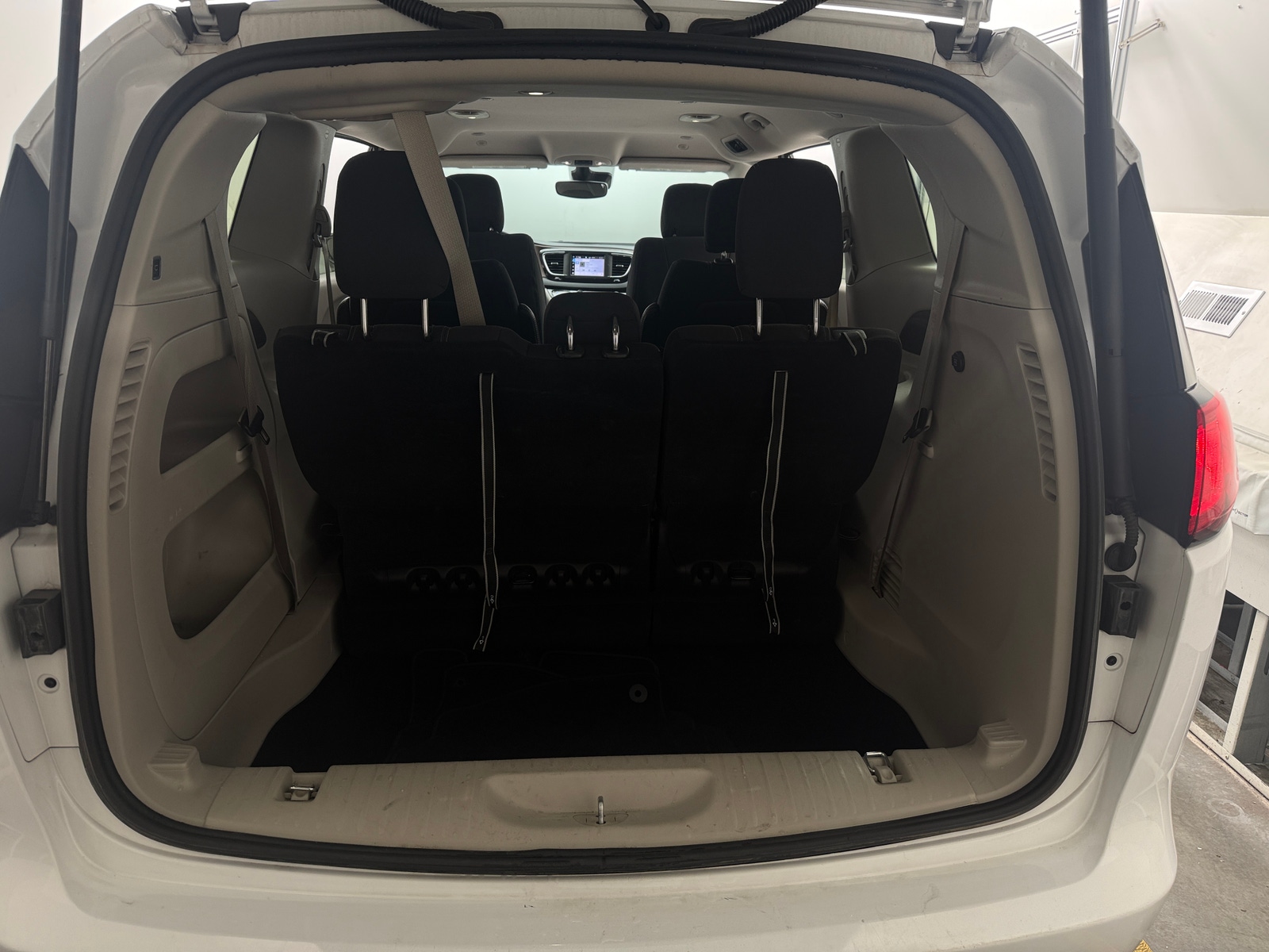 Thumbnail: 2024 Chrysler Voyager - 7