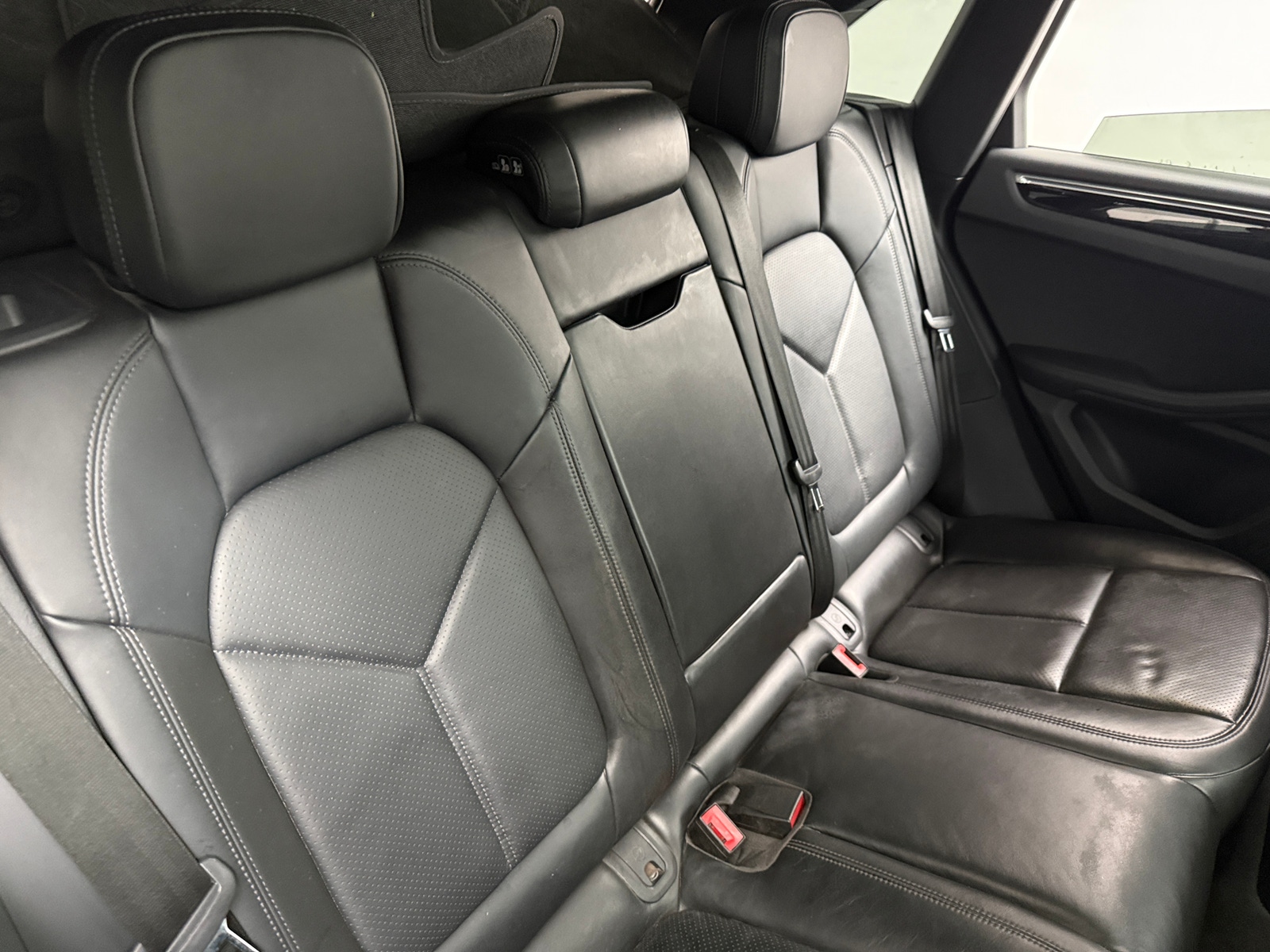 Thumbnail: 2023 Porsche Macan - 5