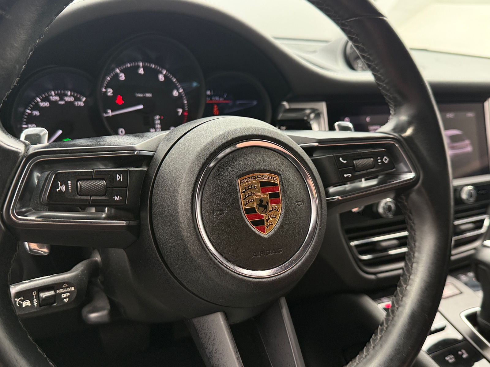 Thumbnail: 2023 Porsche Macan - 4