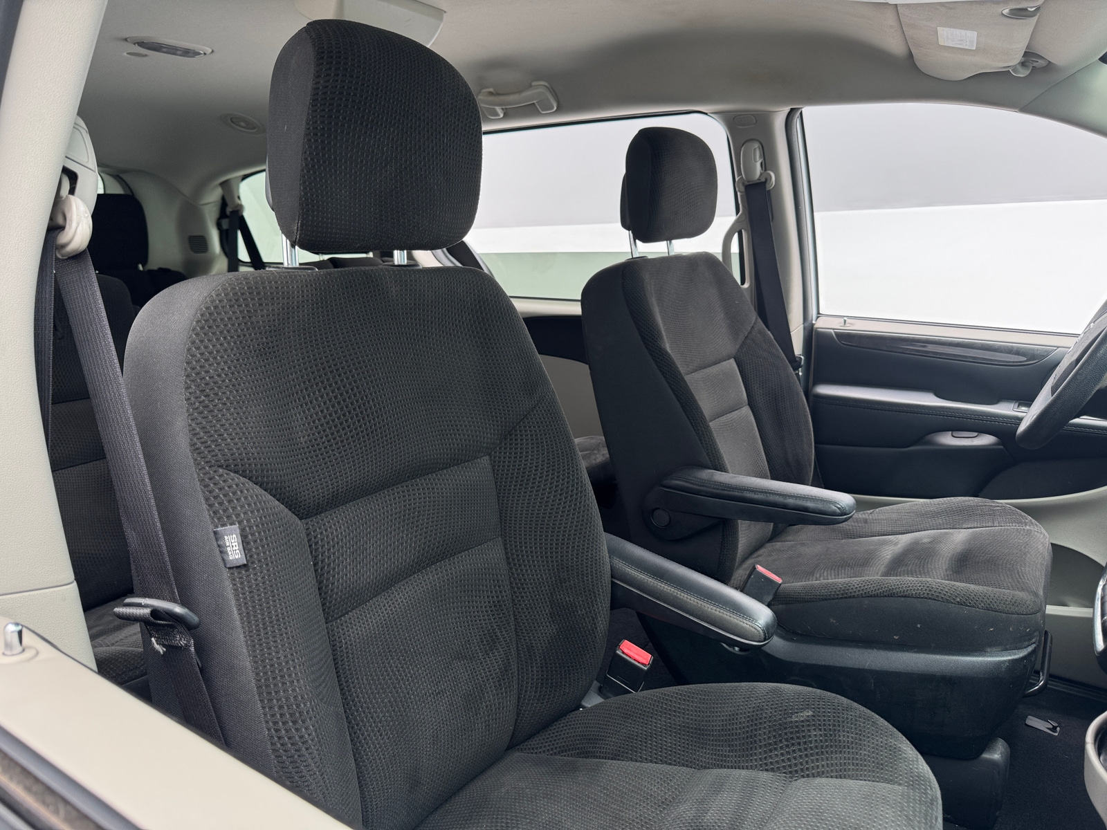 Thumbnail: 2017 Dodge Grand Caravan - 2