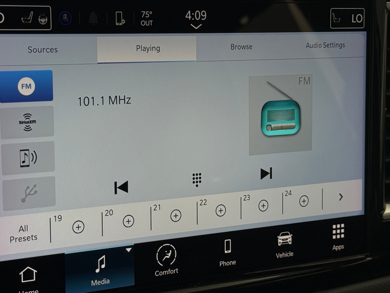 Thumbnail: 2024 Chrysler Pacifica - 3