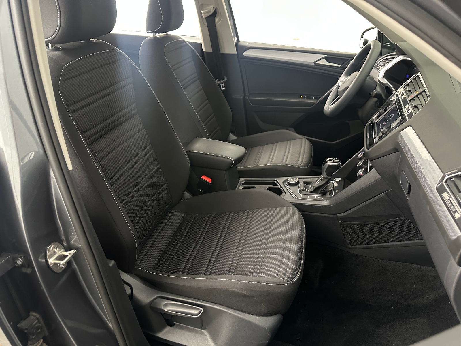 Thumbnail: 2023 Volkswagen Tiguan - 2