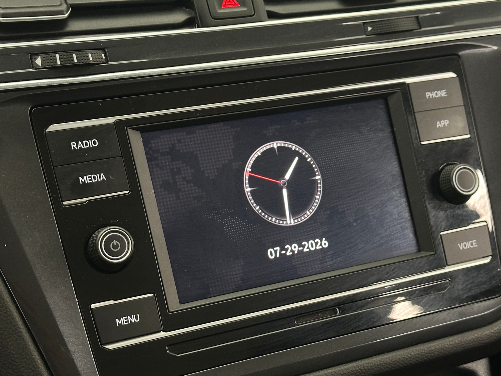 Thumbnail: 2023 Volkswagen Tiguan - 4