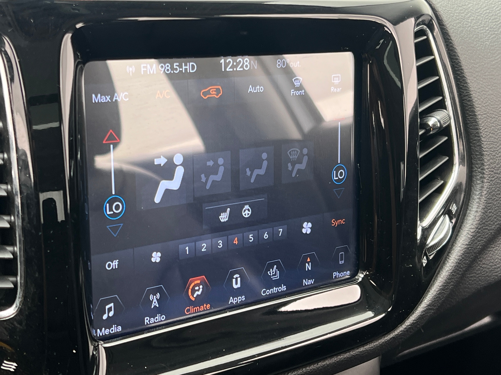 Thumbnail: 2018 Jeep Compass - 3