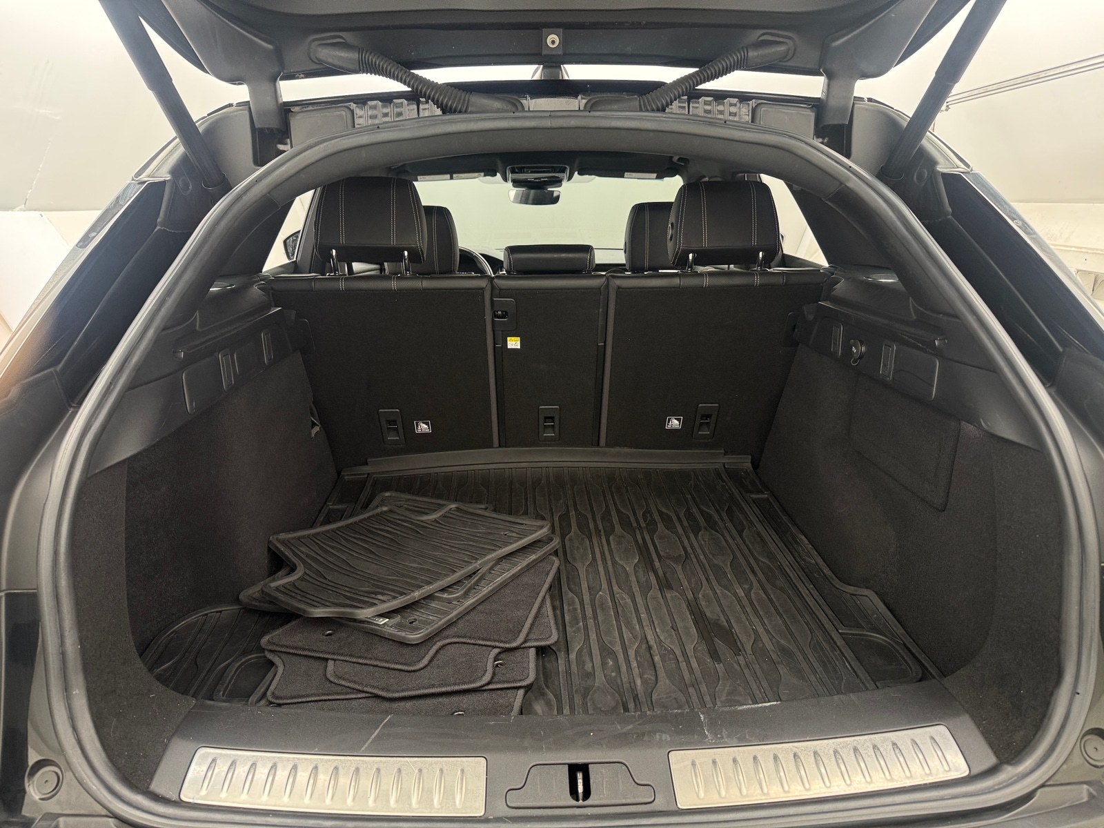 Thumbnail: 2019 Land Rover Range Rover Velar - 6